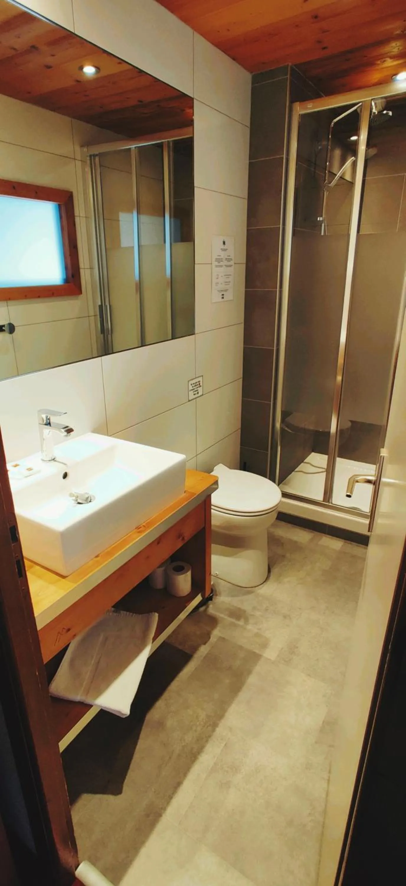 Shower in Le Rookie Mountain