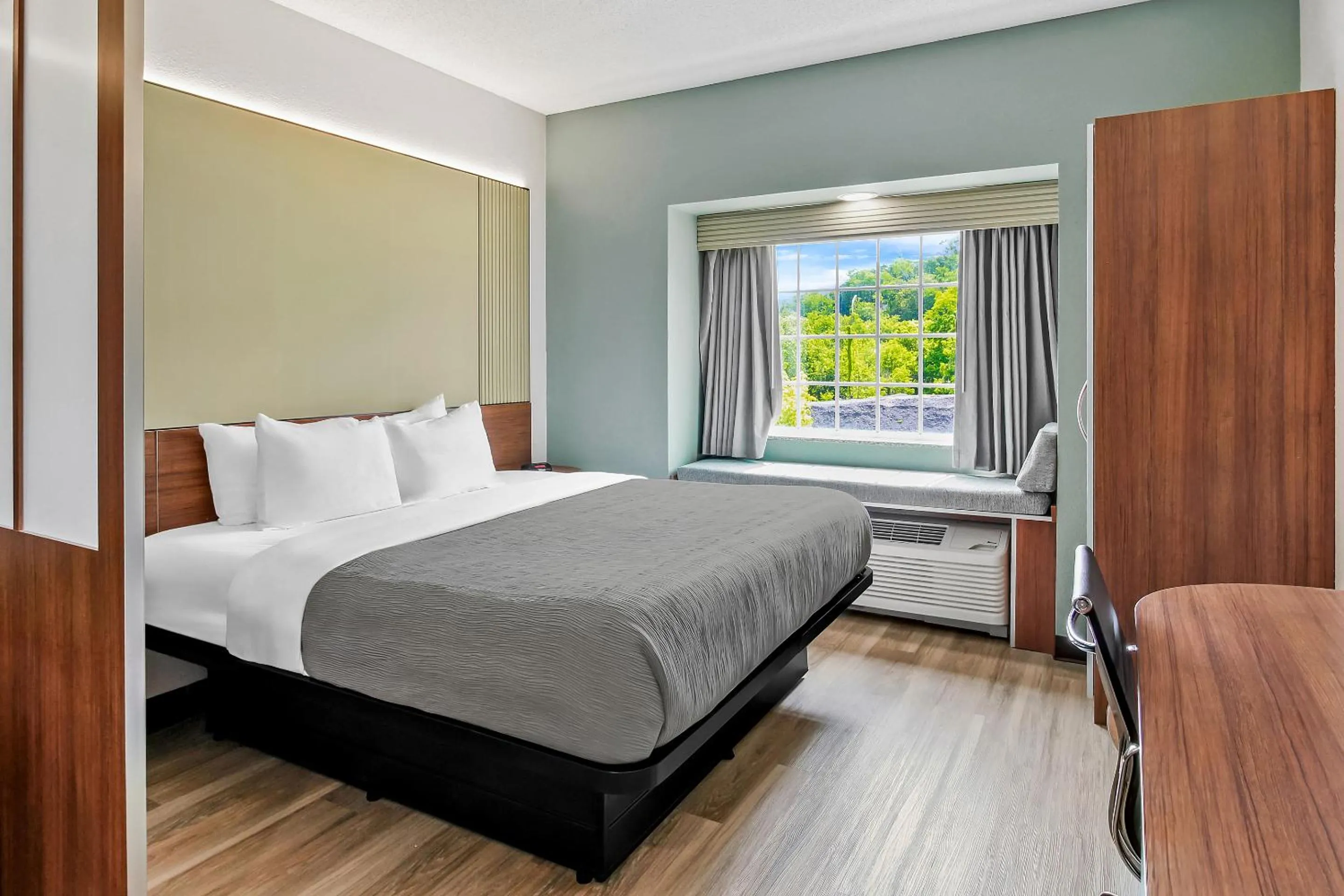 Bed in Quality Inn & Suites