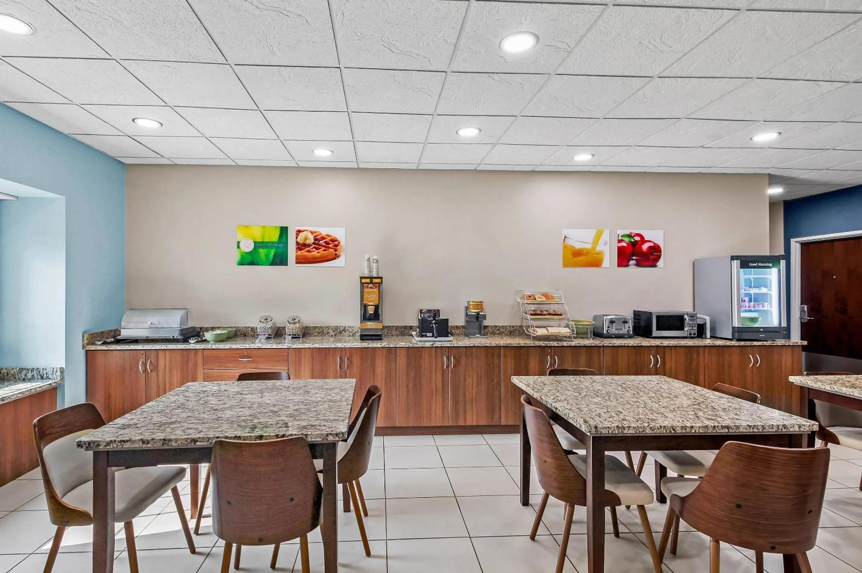 Breakfast in Quality Inn & Suites