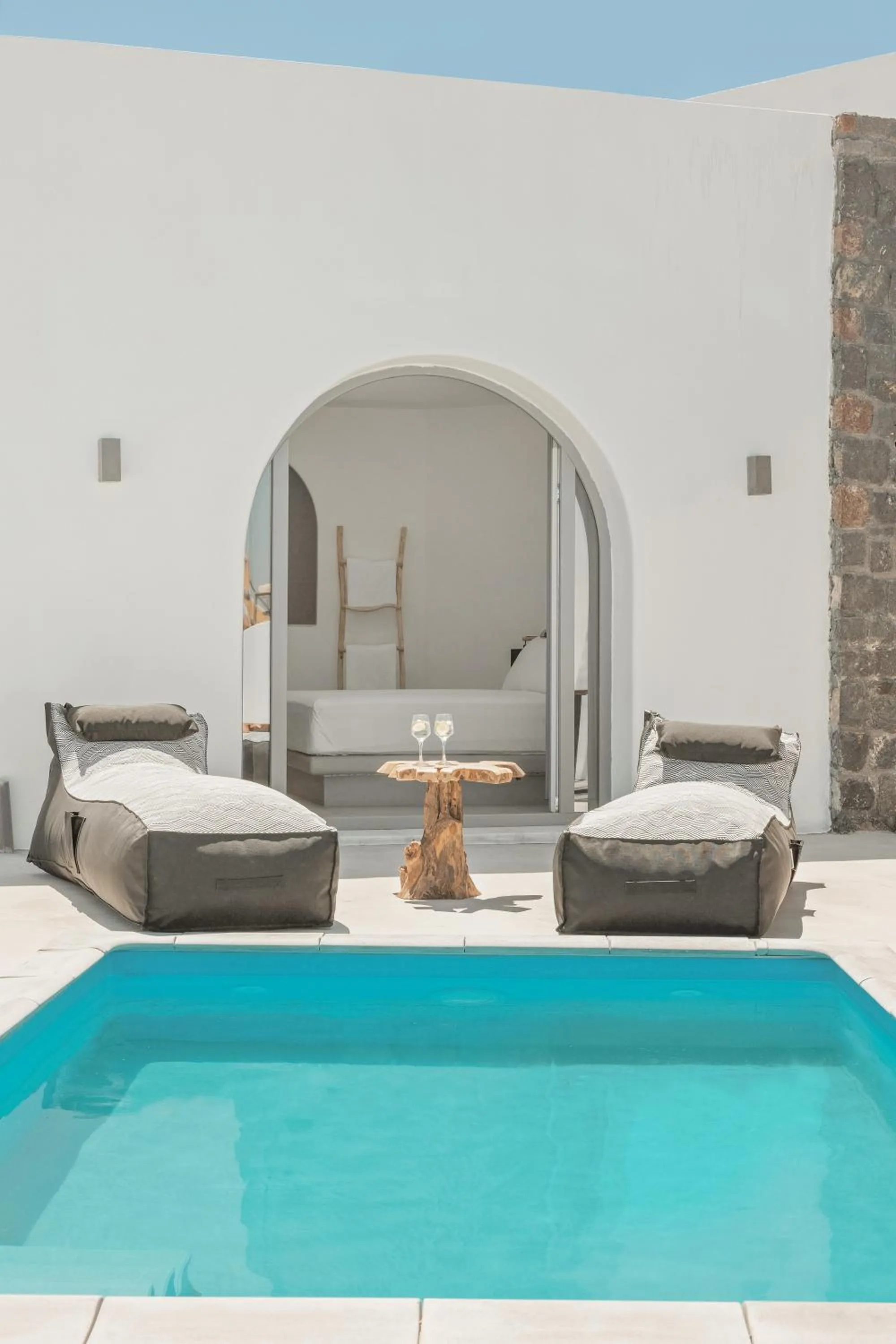 Swimming pool in Oyster Luxury Suites