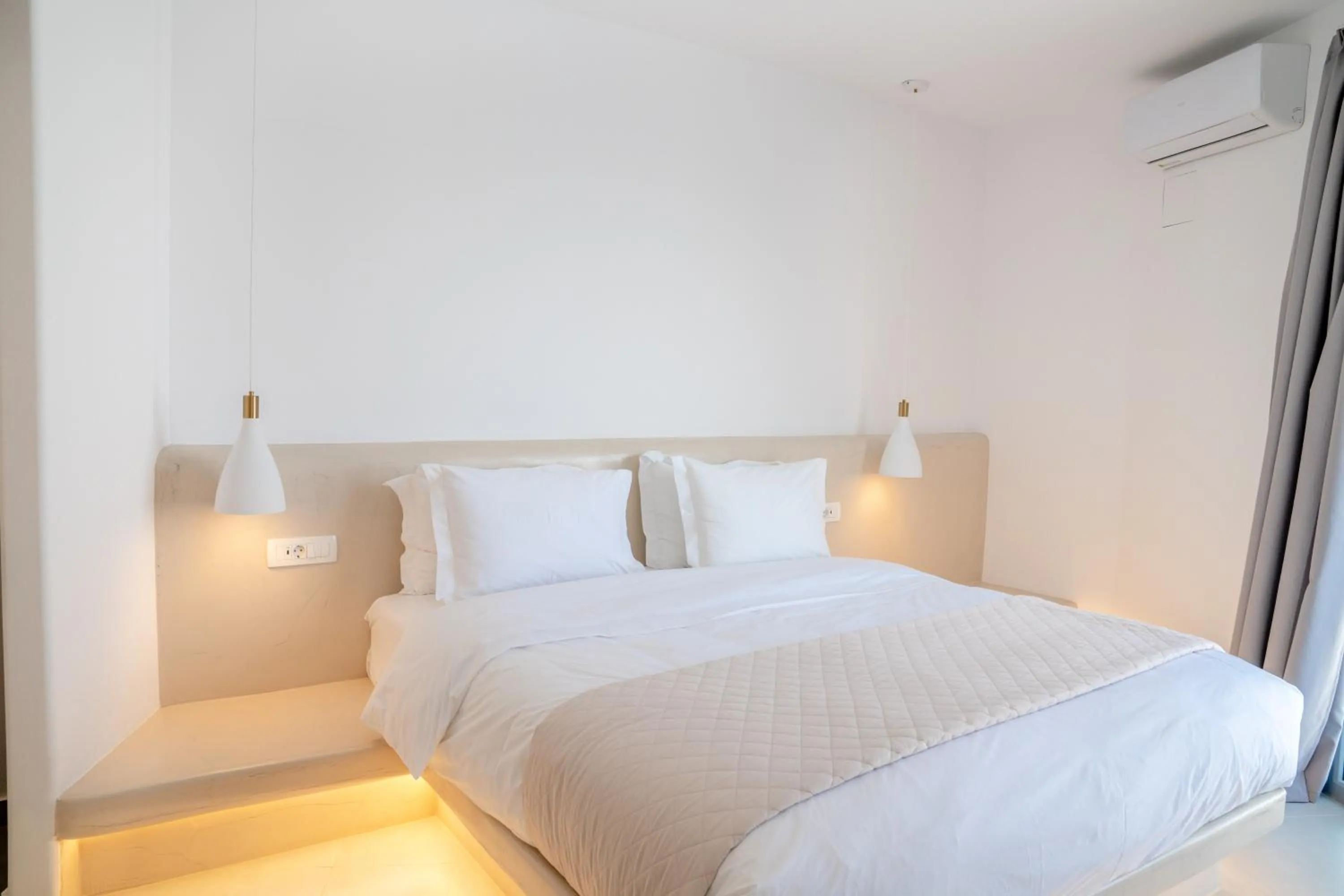 Bed in Oyster Luxury Suites