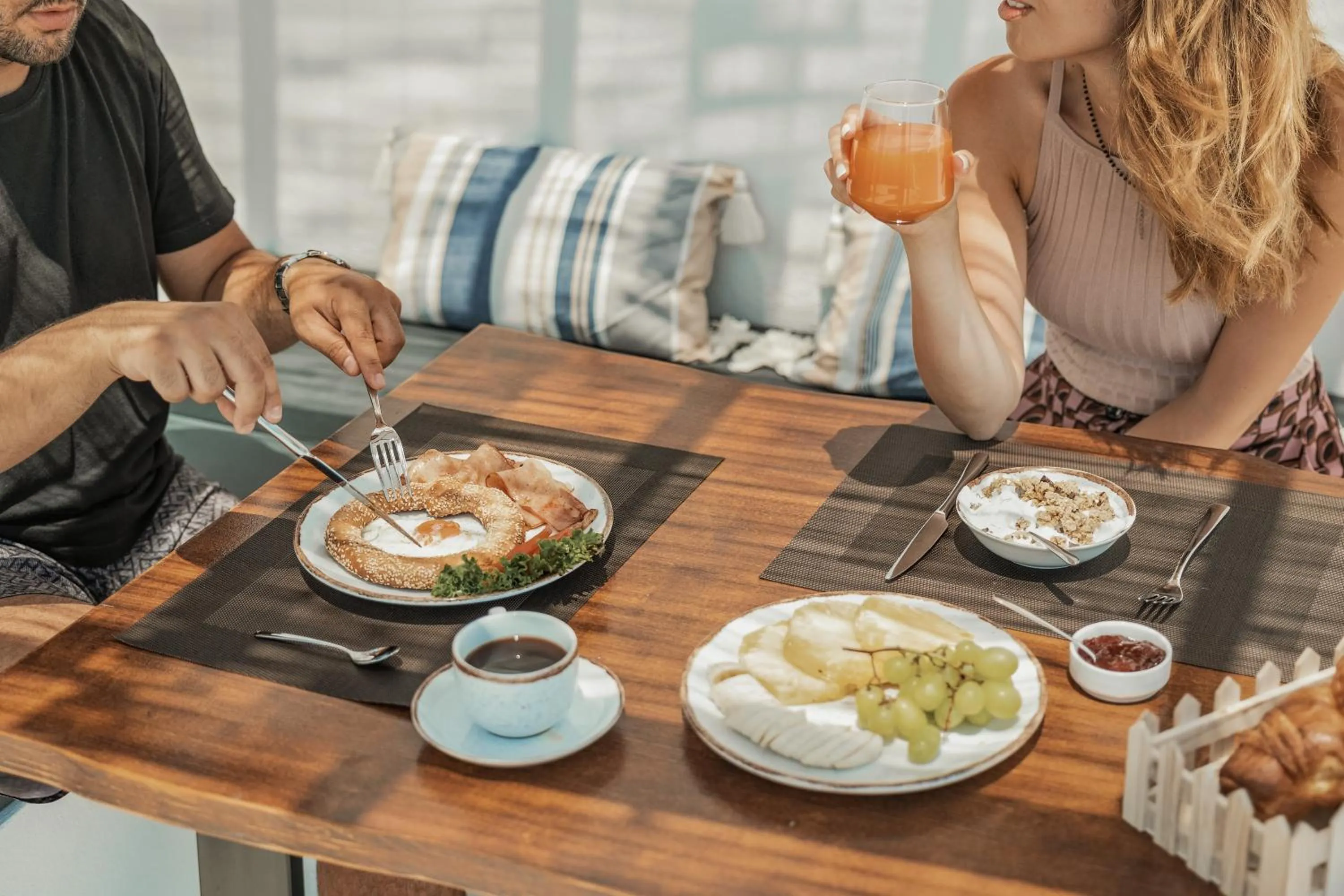 Breakfast in Oyster Luxury Suites