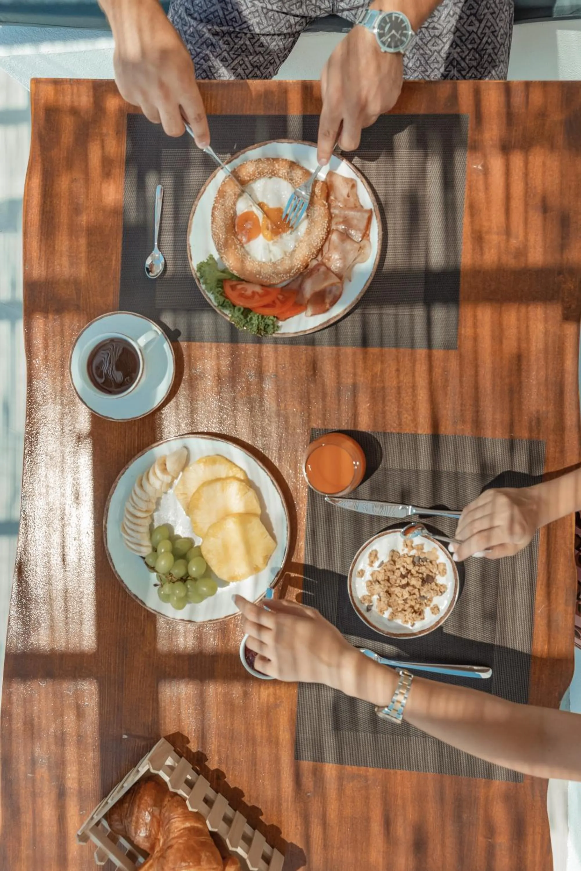 Breakfast in Oyster Luxury Suites