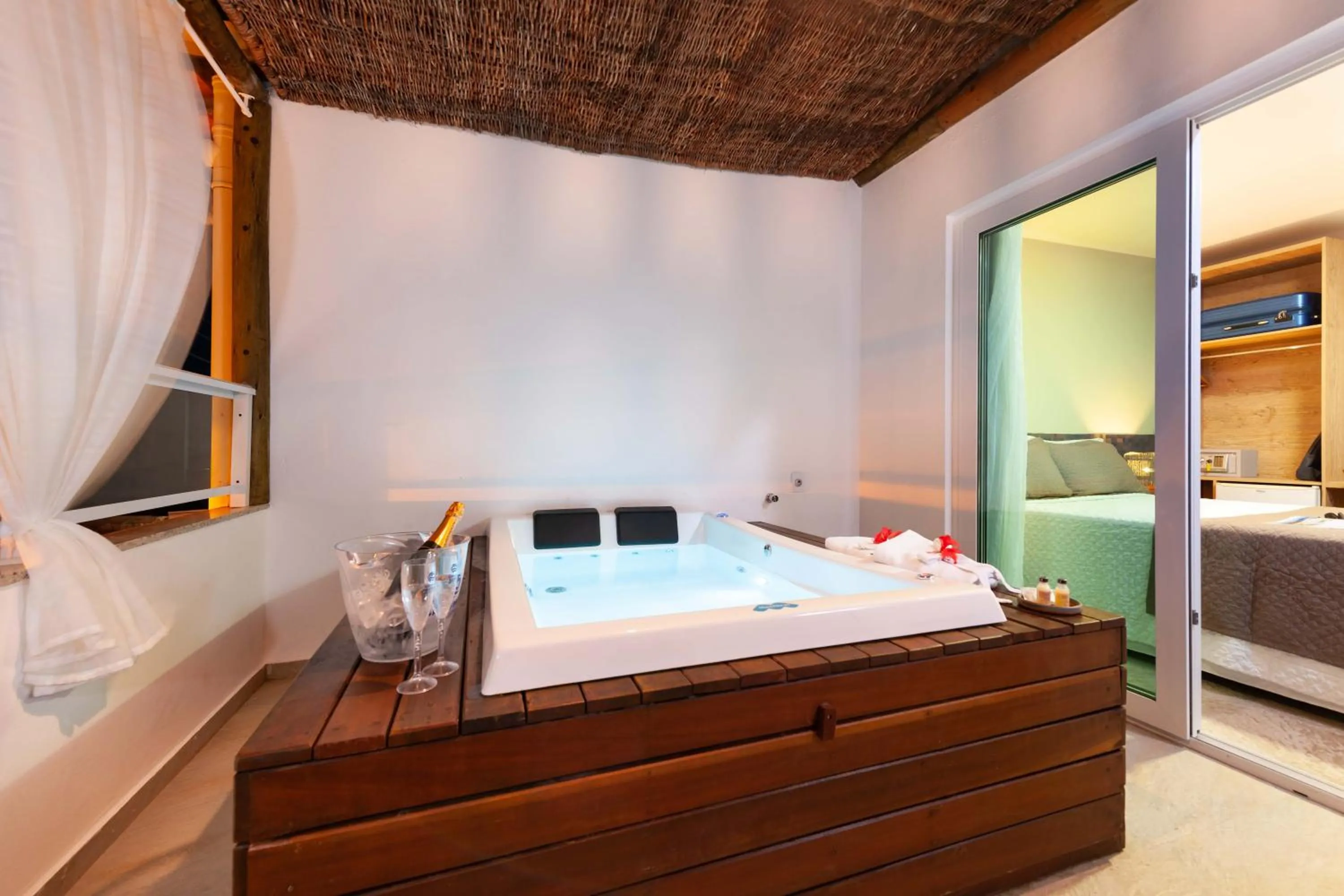 Hot Tub, Bed in Pousada Bahia Bacana