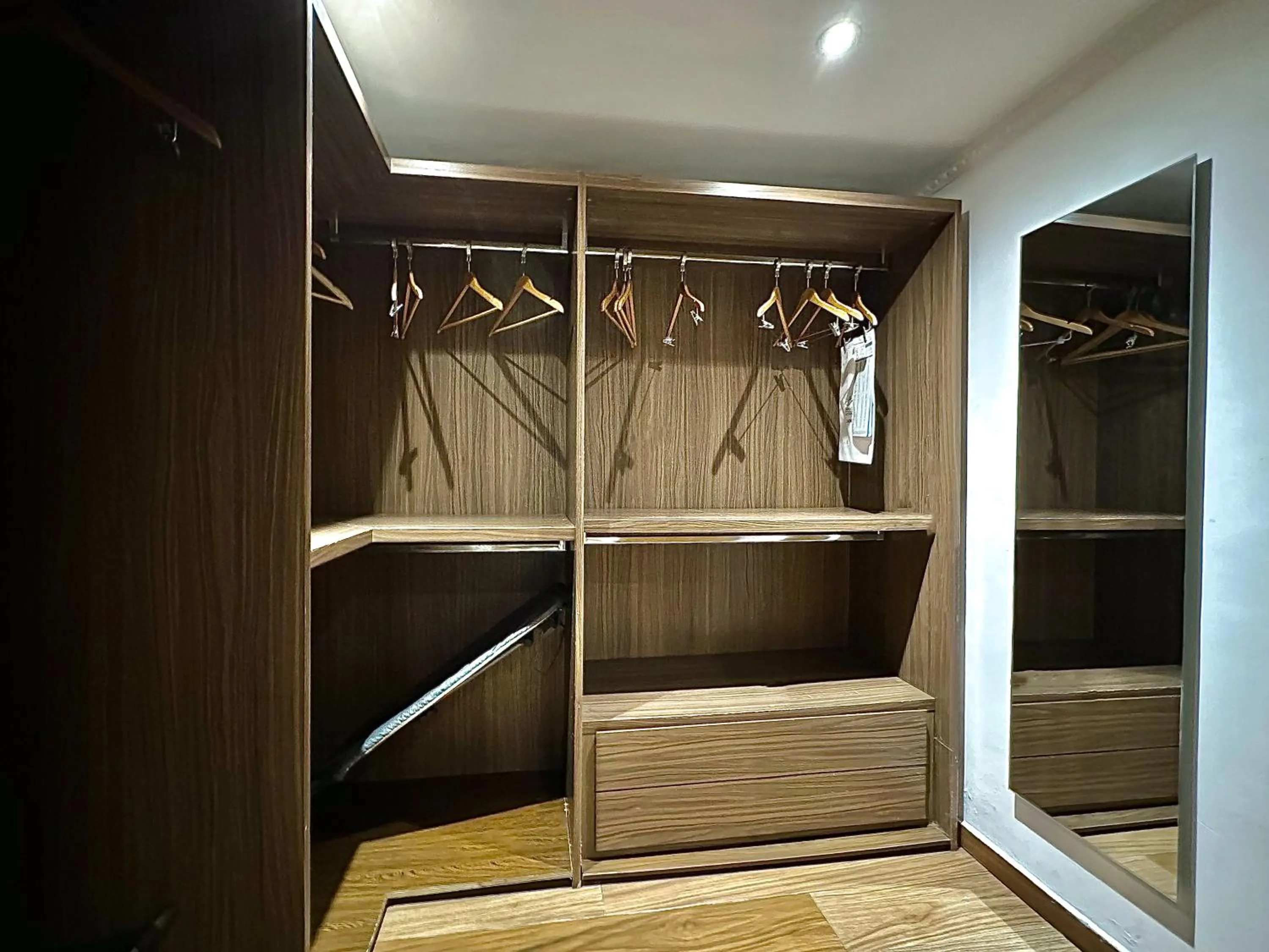 wardrobe in Victoria Crown Plaza Hotel