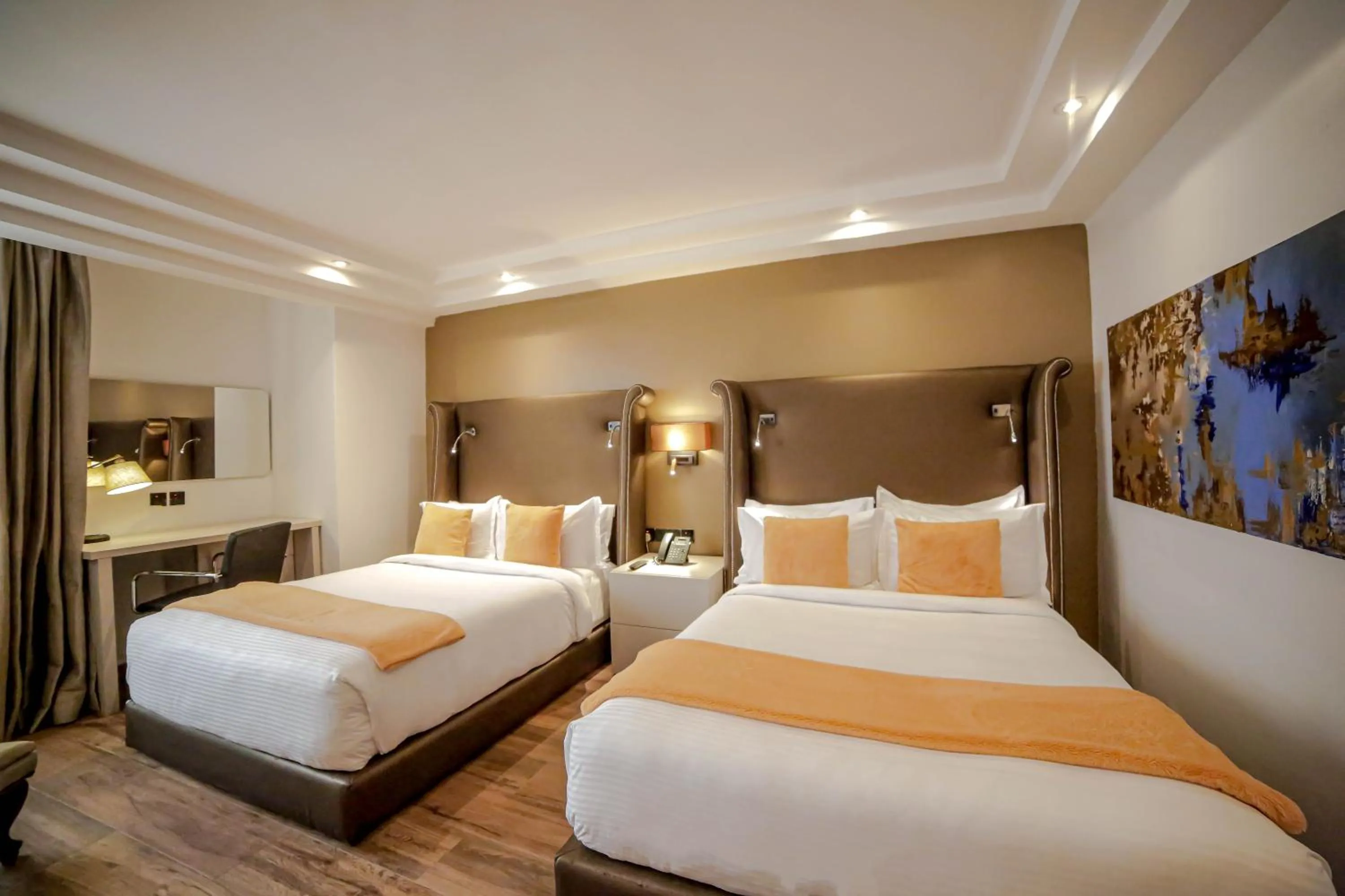 Photo of the whole room, Bed in Victoria Crown Plaza Hotel