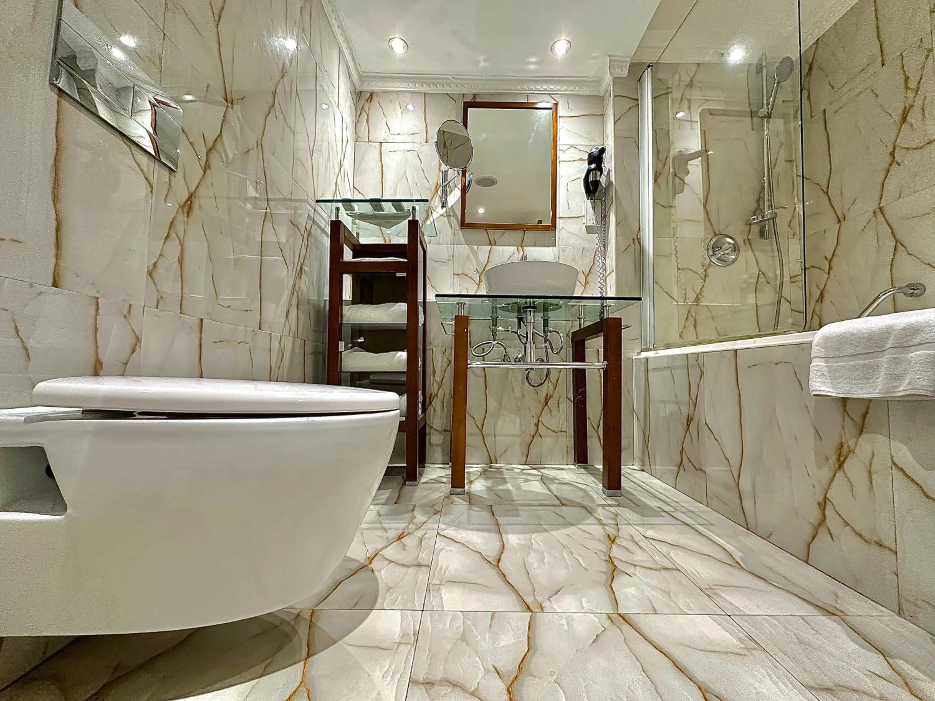 Bathroom in Victoria Crown Plaza Hotel