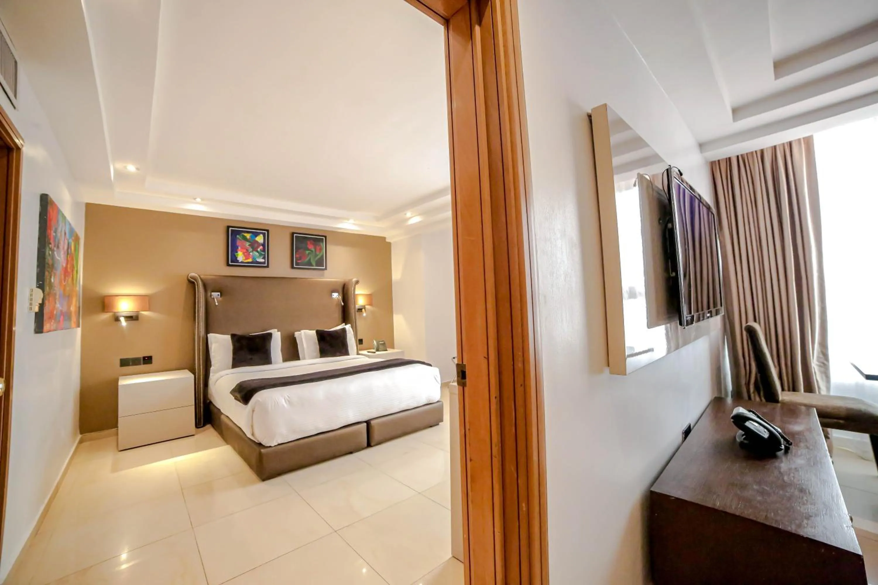 Bed in Victoria Crown Plaza Hotel