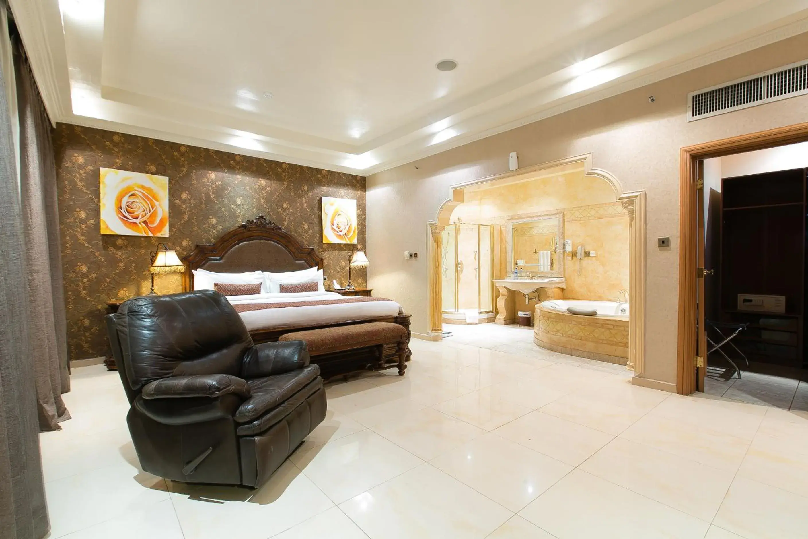 Presidential Suite in Victoria Crown Plaza Hotel Presidential Suite in Victoria Crown Plaza Hotel