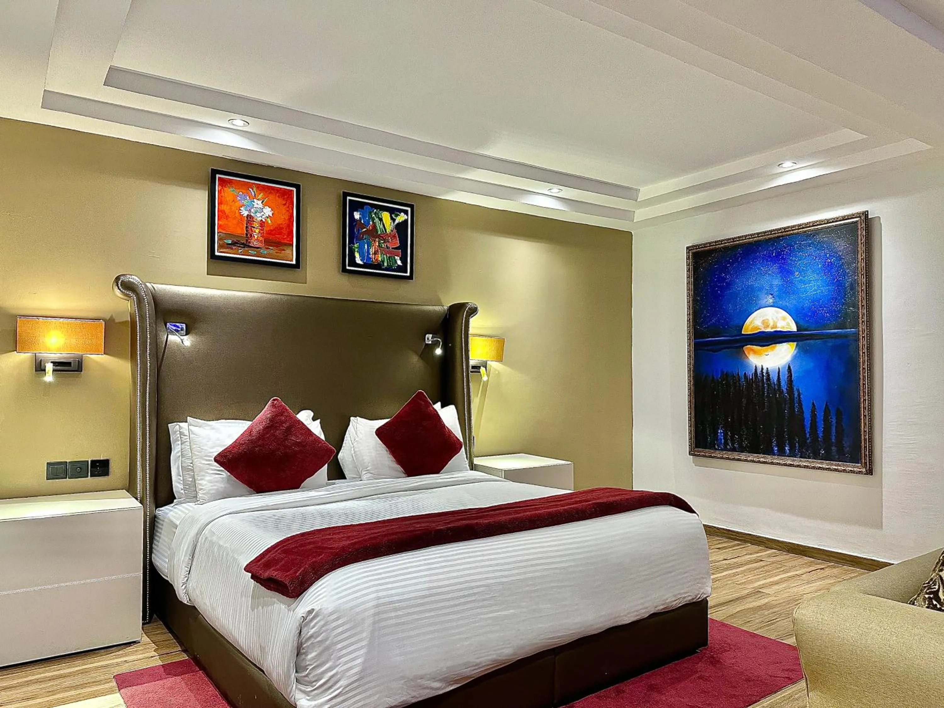 Bedroom, Bed in Victoria Crown Plaza Hotel