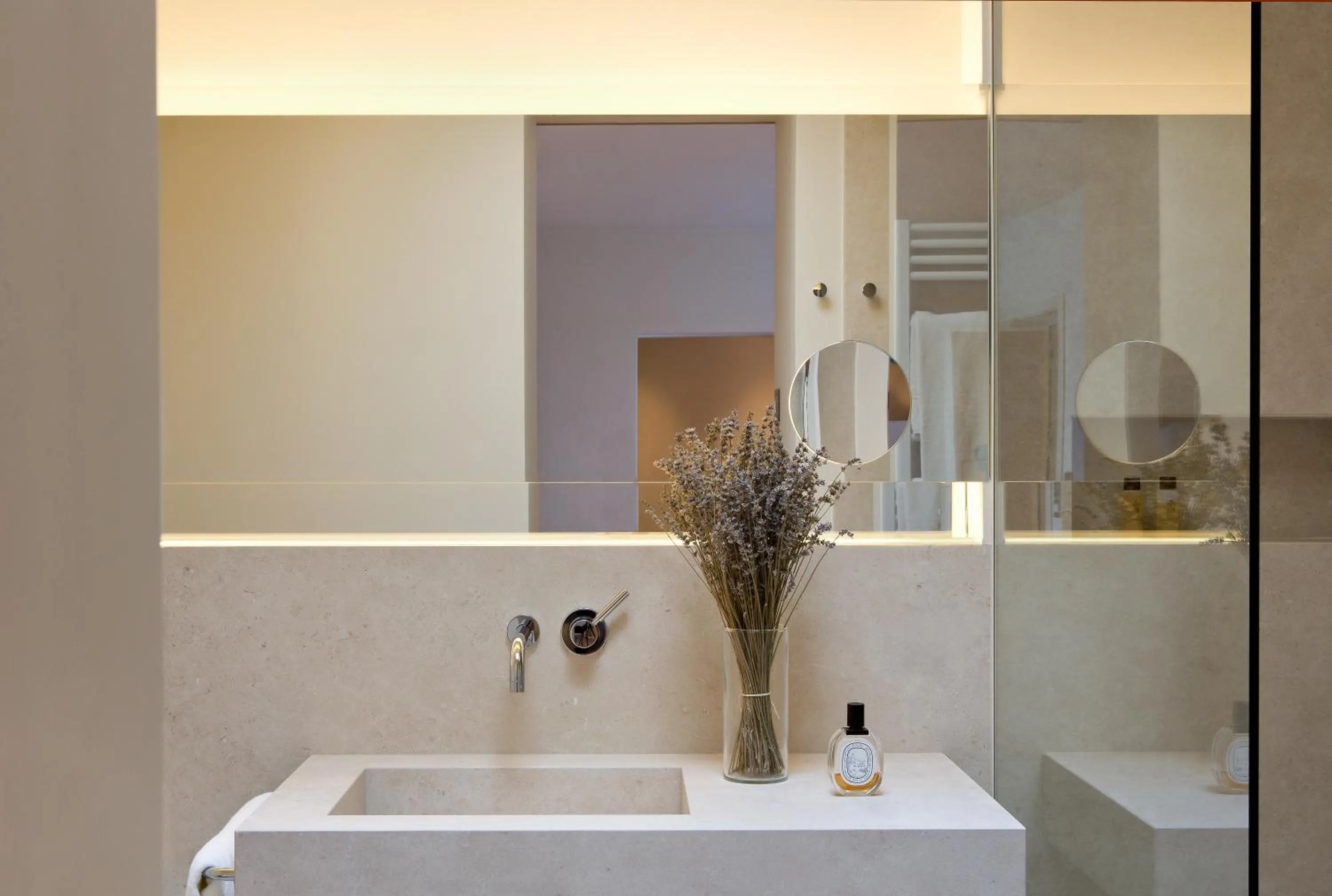 Shower in Hotel Terme Neroniane