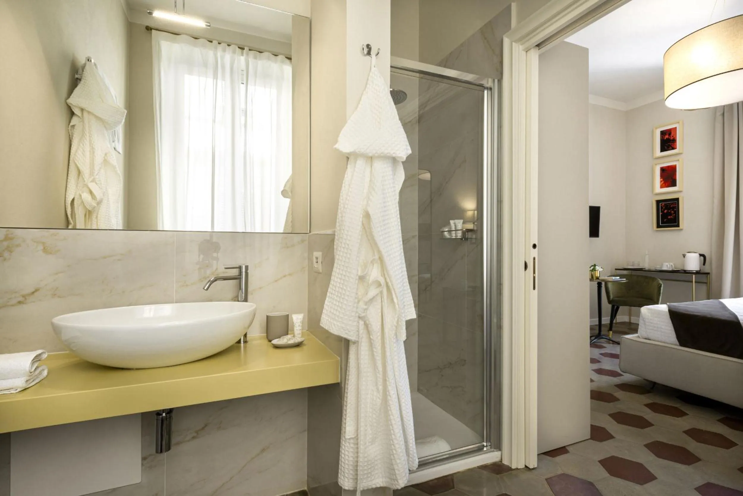 Bathroom, Bed in Villa La Tuia B&B