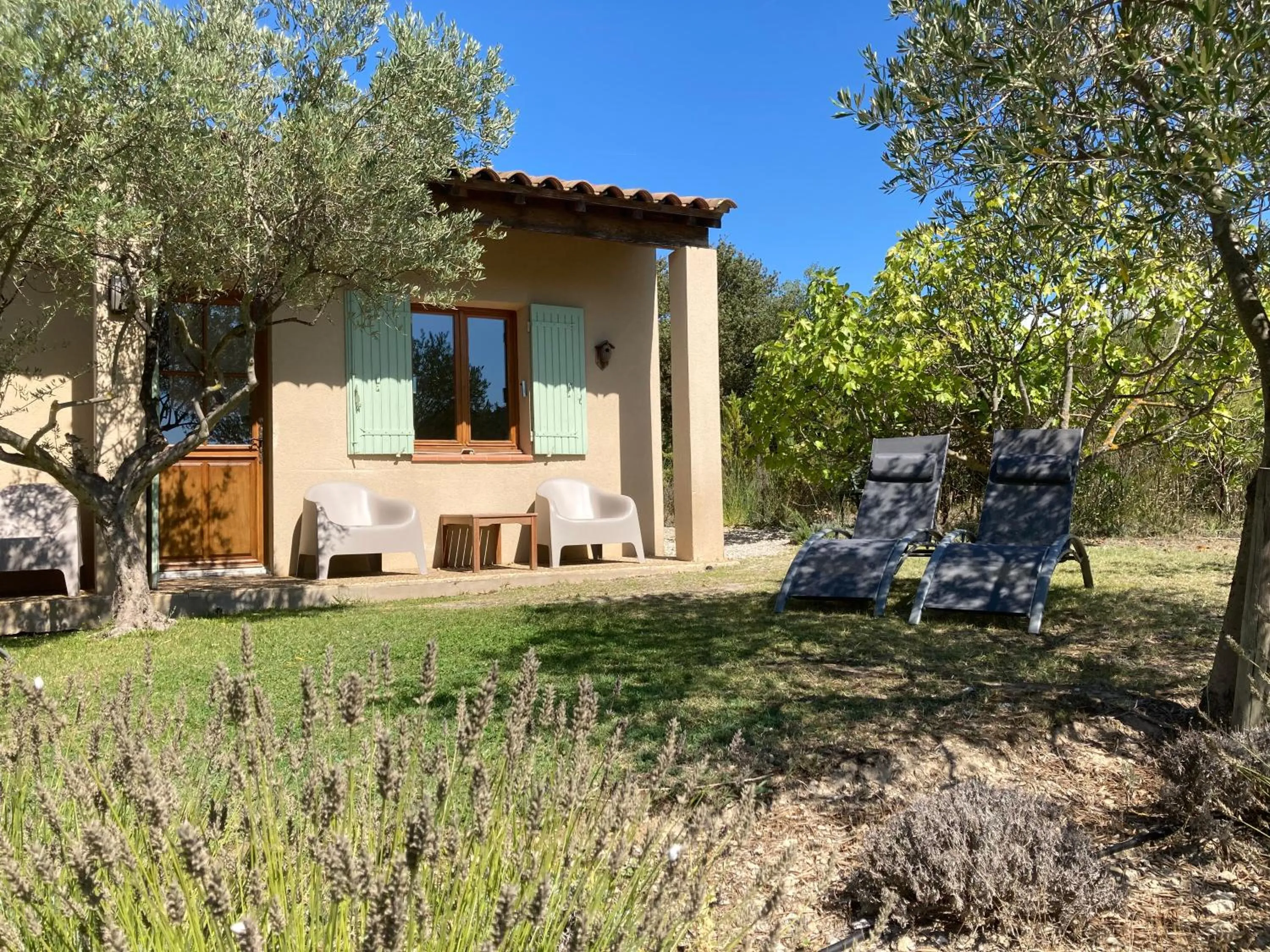 Patio in Chambres & Table d'Hôtes Au Soleil du Bonheur