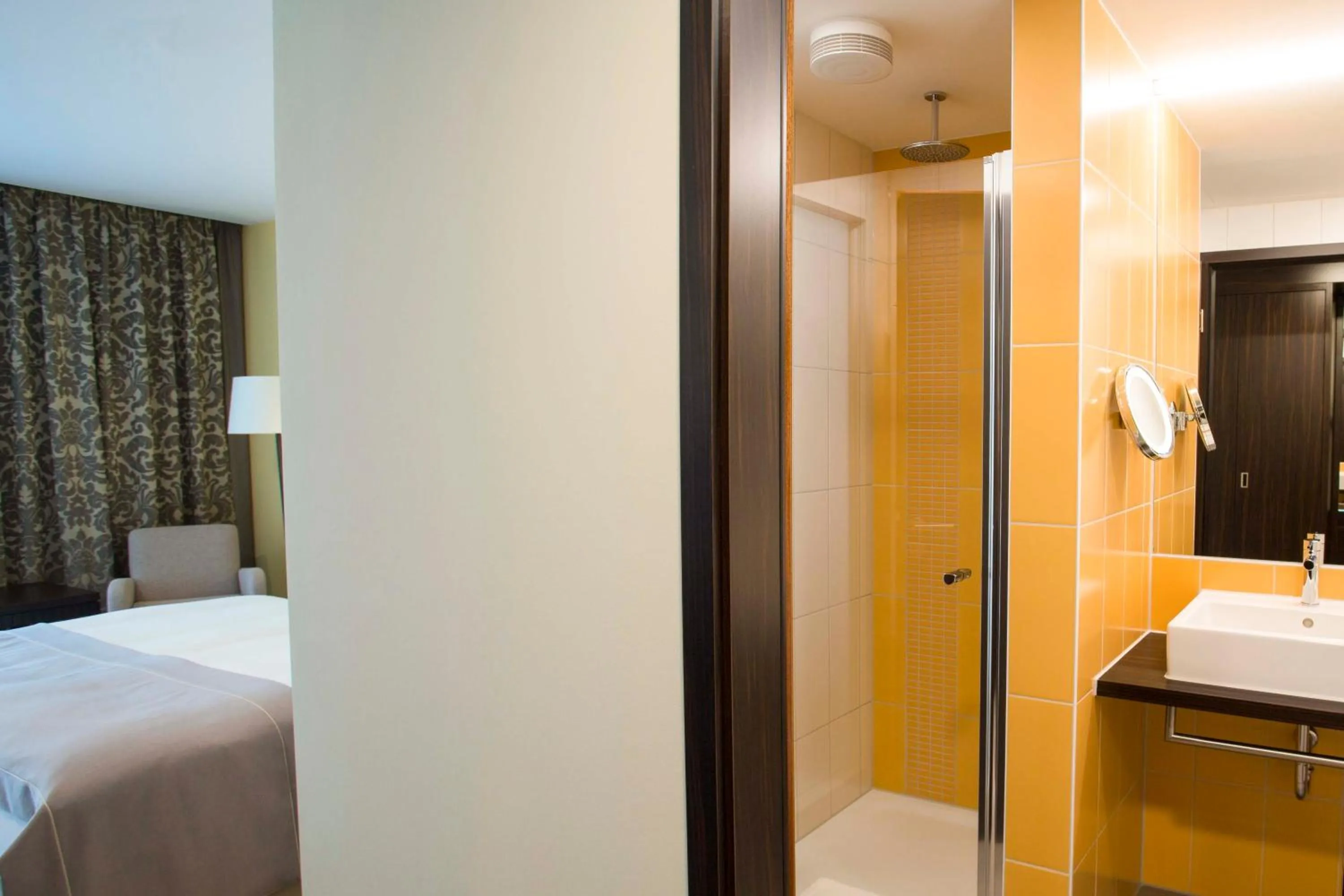 Bathroom, Bed in Heide Spa Hotel & Resort