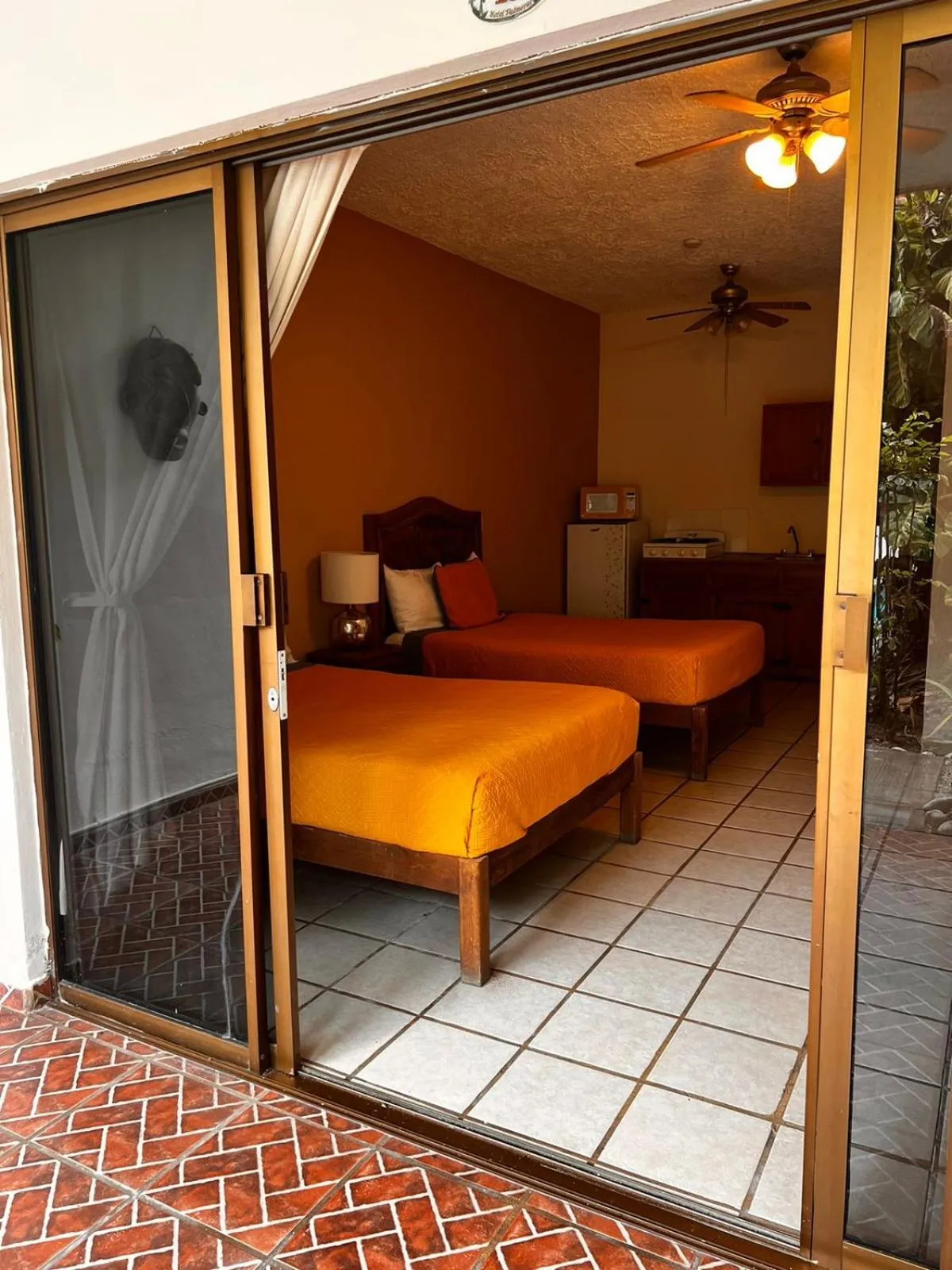 Patio, Bed in Hotel Palmeras