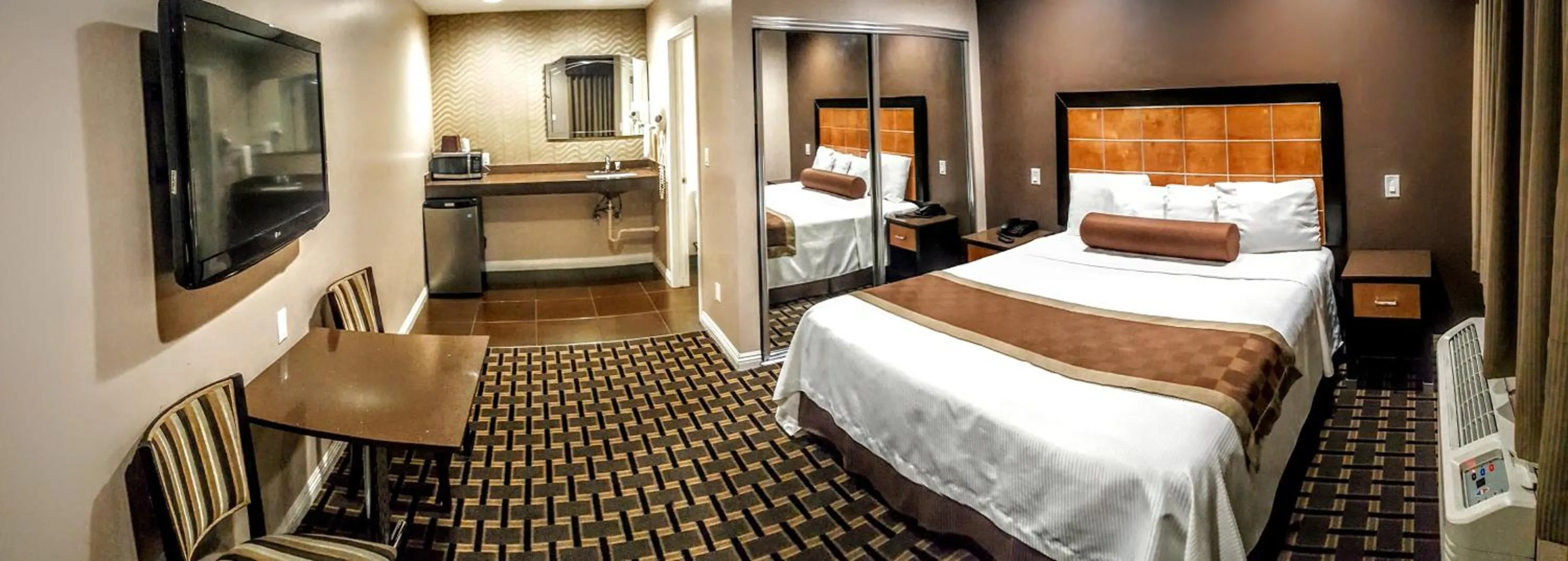 Photo of the whole room, Room Photo in Gardena Terrace Inn