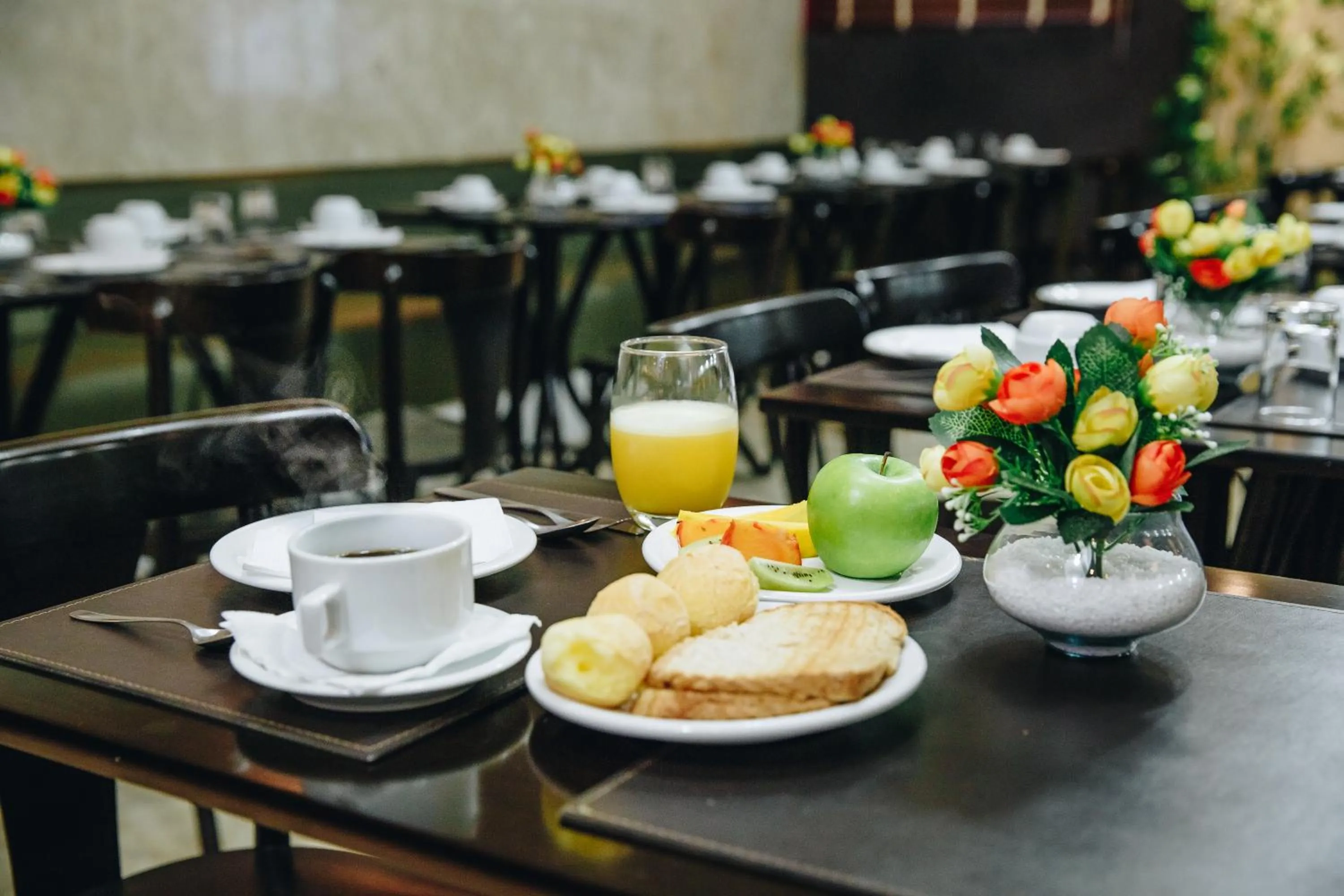 Buffet breakfast in Athus Brasilia Hotel by Bsb Inn