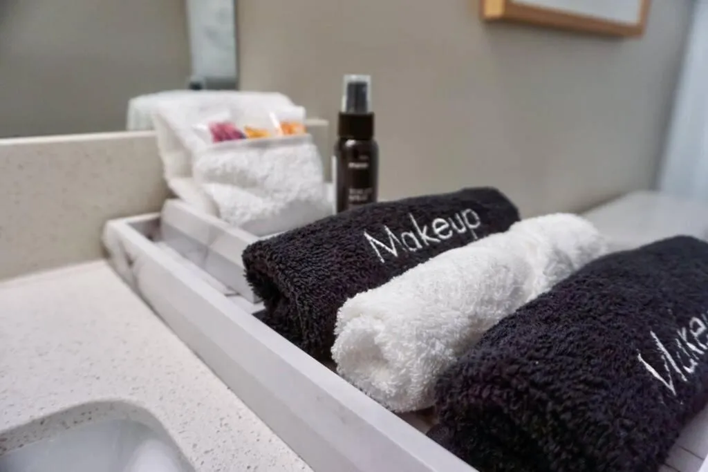 Serenity at Seascape: Steps to the beach & Shops