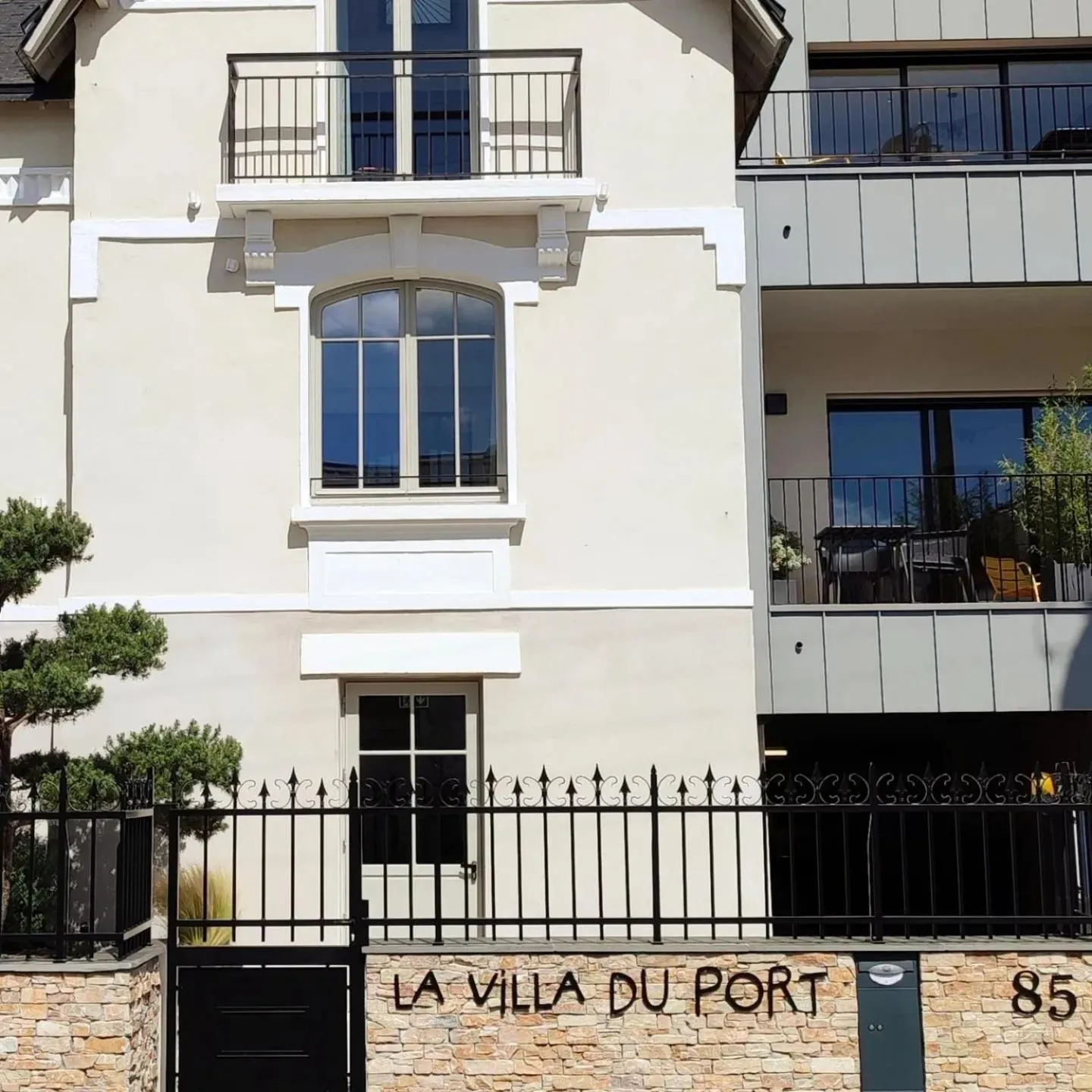 Property building in Appart hôtel & Spa La Villa du Port