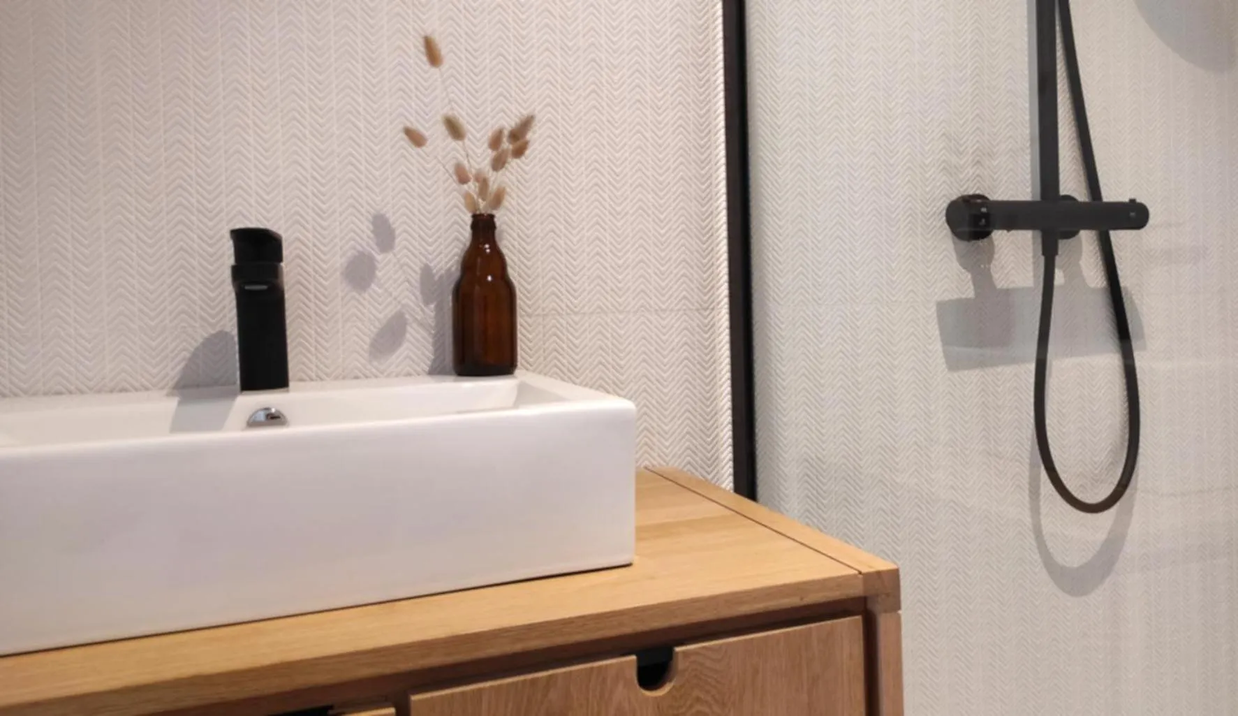 Bathroom in Appart hôtel & Spa La Villa du Port