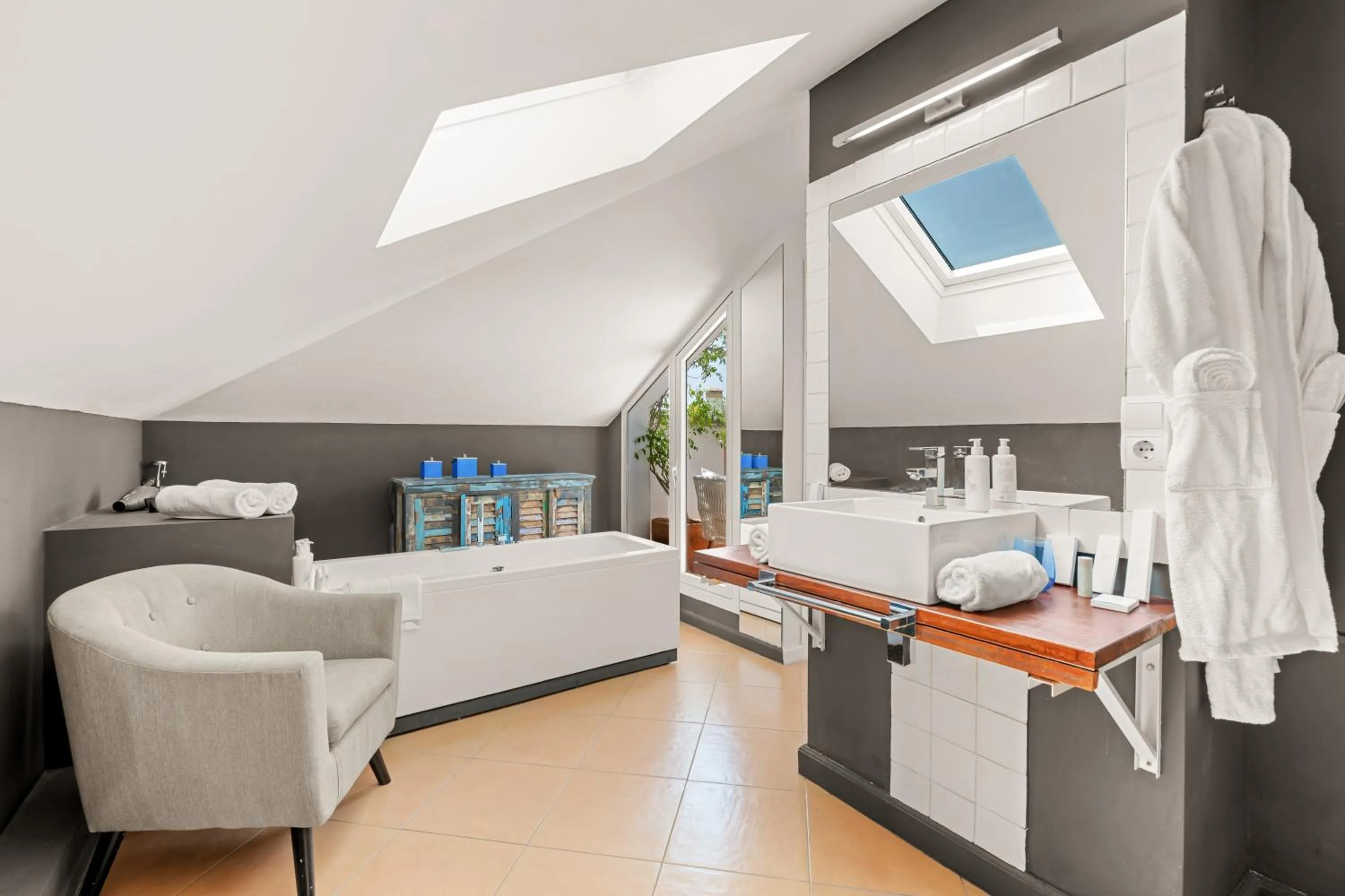 Bathroom in Molo Luxury Suites Puerto Banus