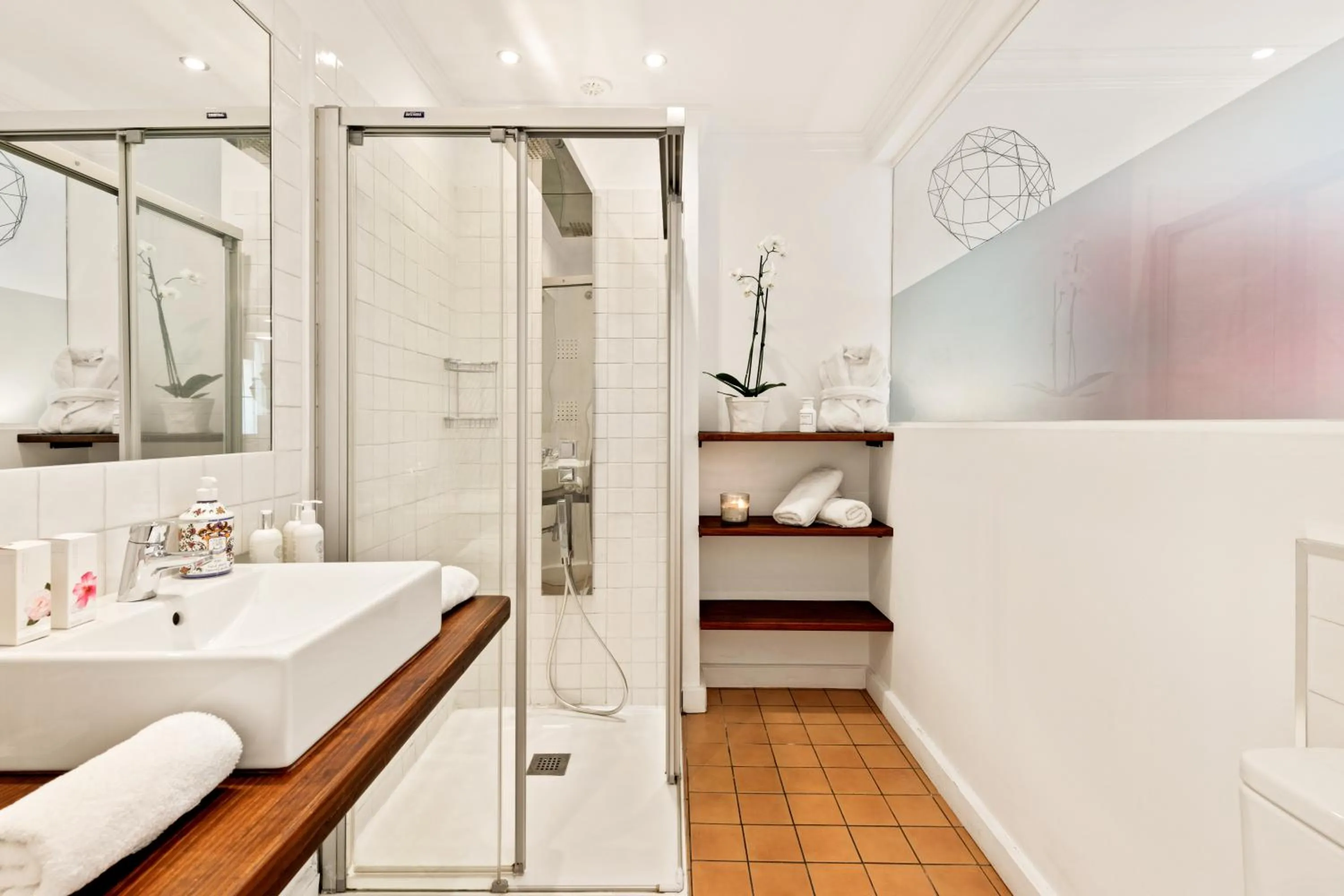 Bathroom in Molo Luxury Suites Puerto Banus