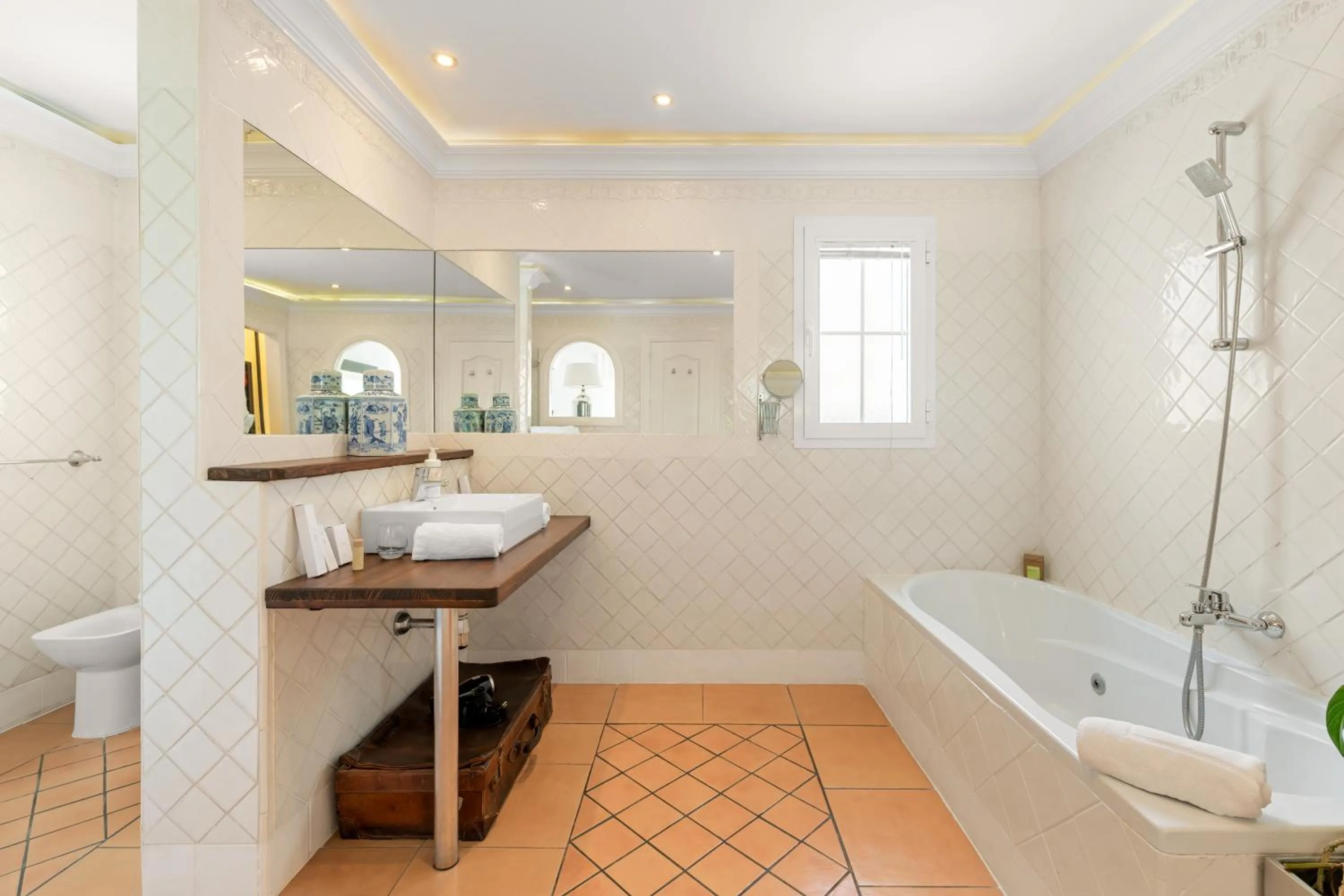 Bathroom in Molo Luxury Suites Puerto Banus