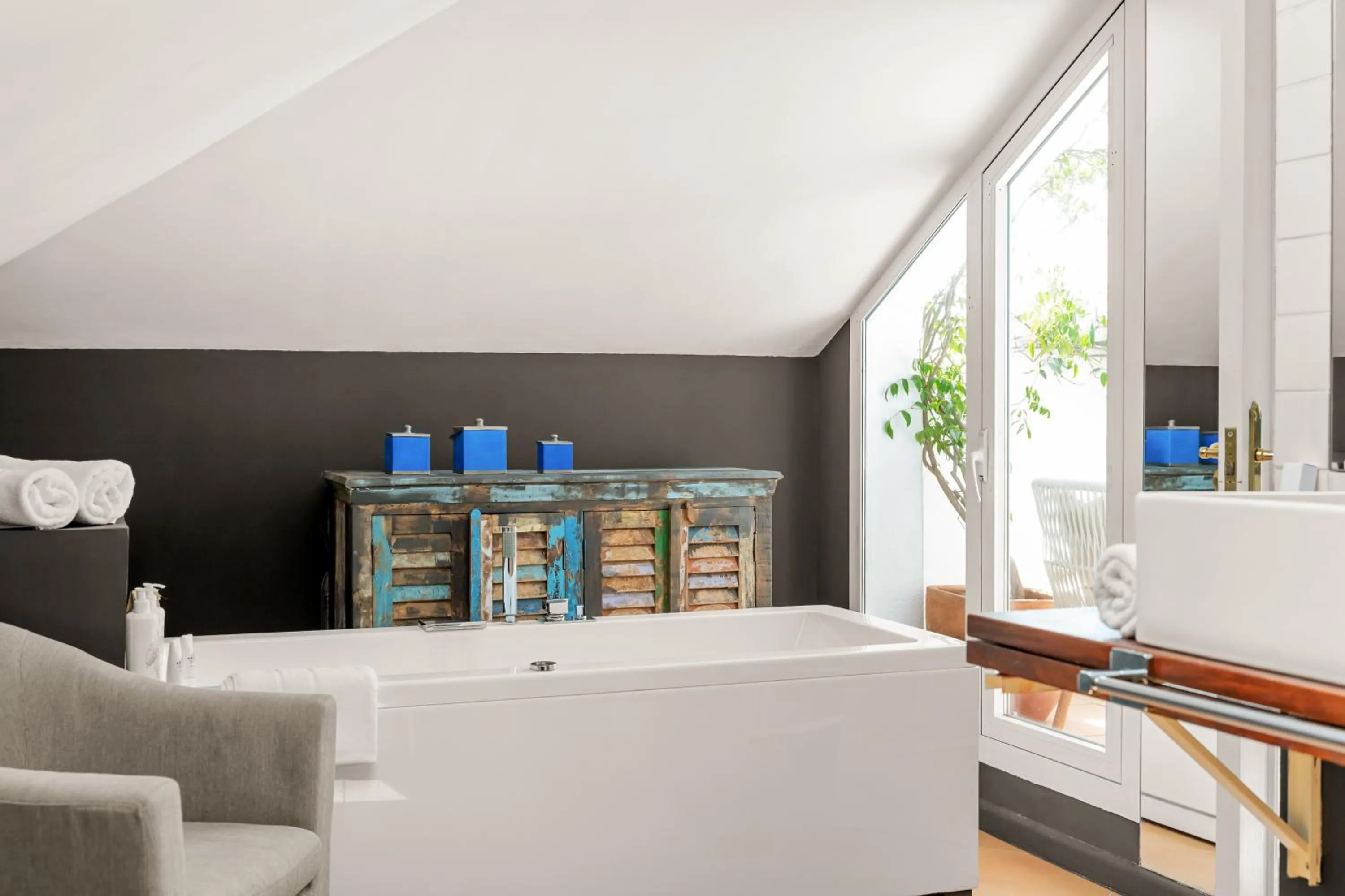 Bathroom in Molo Luxury Suites Puerto Banus