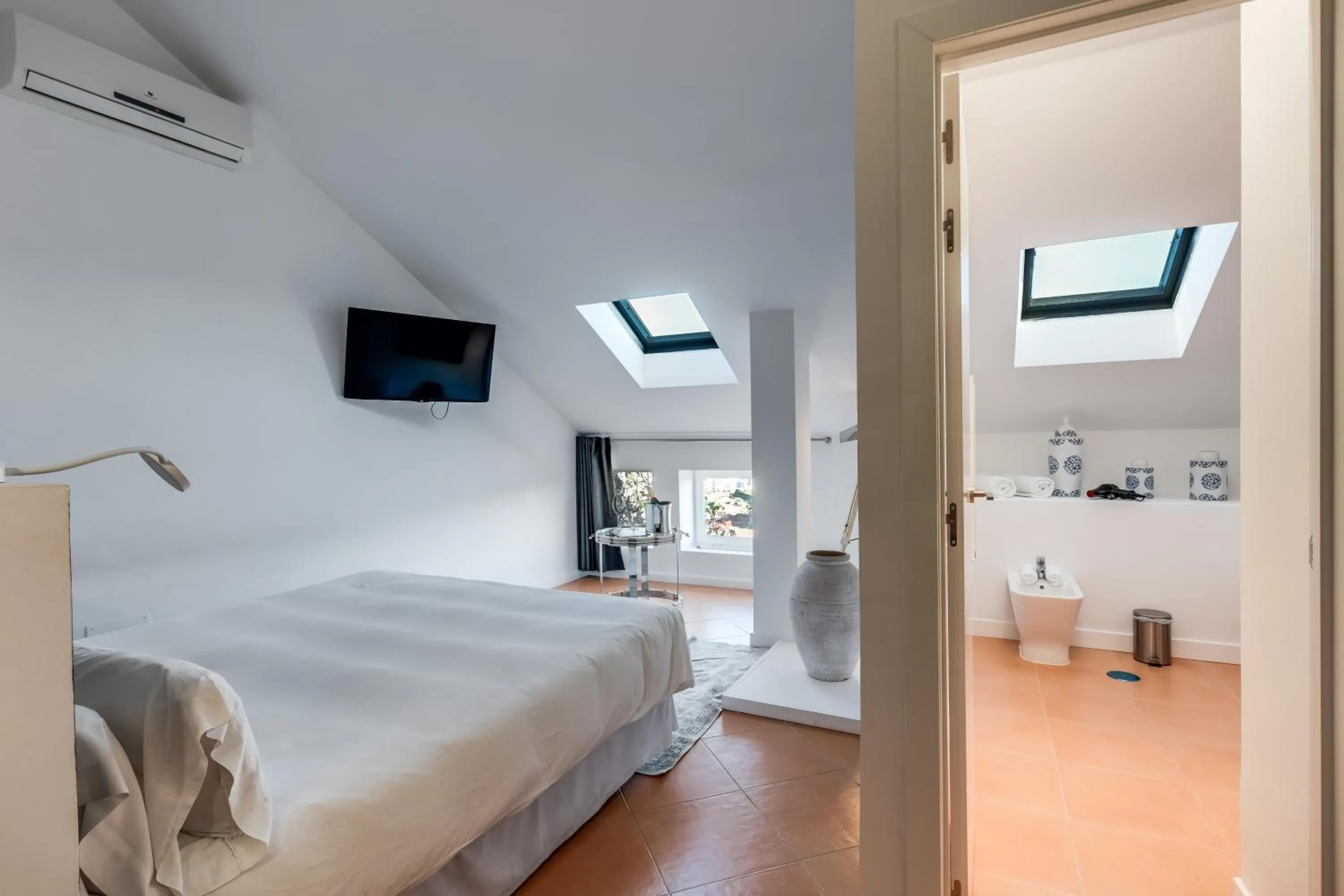 Photo of the whole room in Molo Luxury Suites Puerto Banus