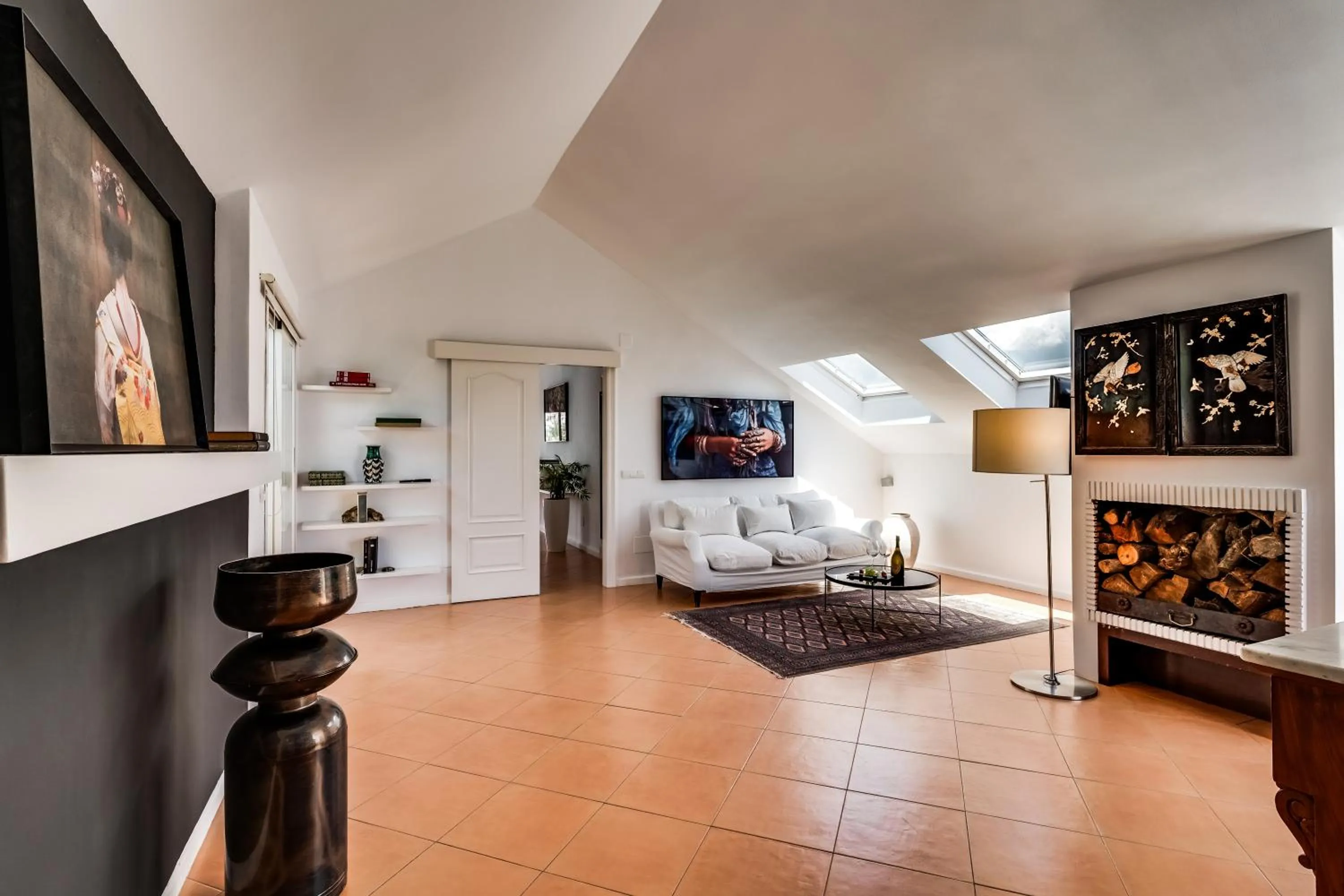 Lounge or bar in Molo Luxury Suites Puerto Banus