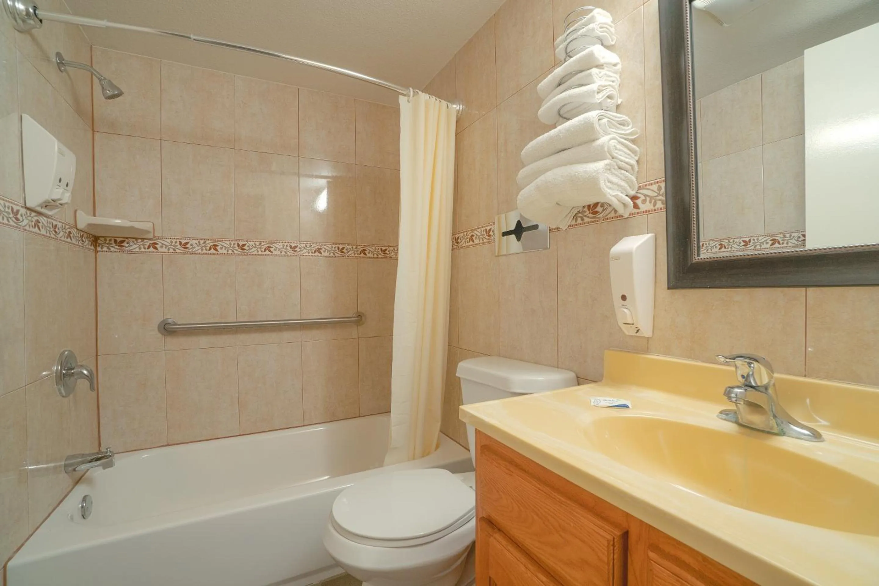 Bathroom in Vali Ho Motel By OYO Weslaco Mercedes