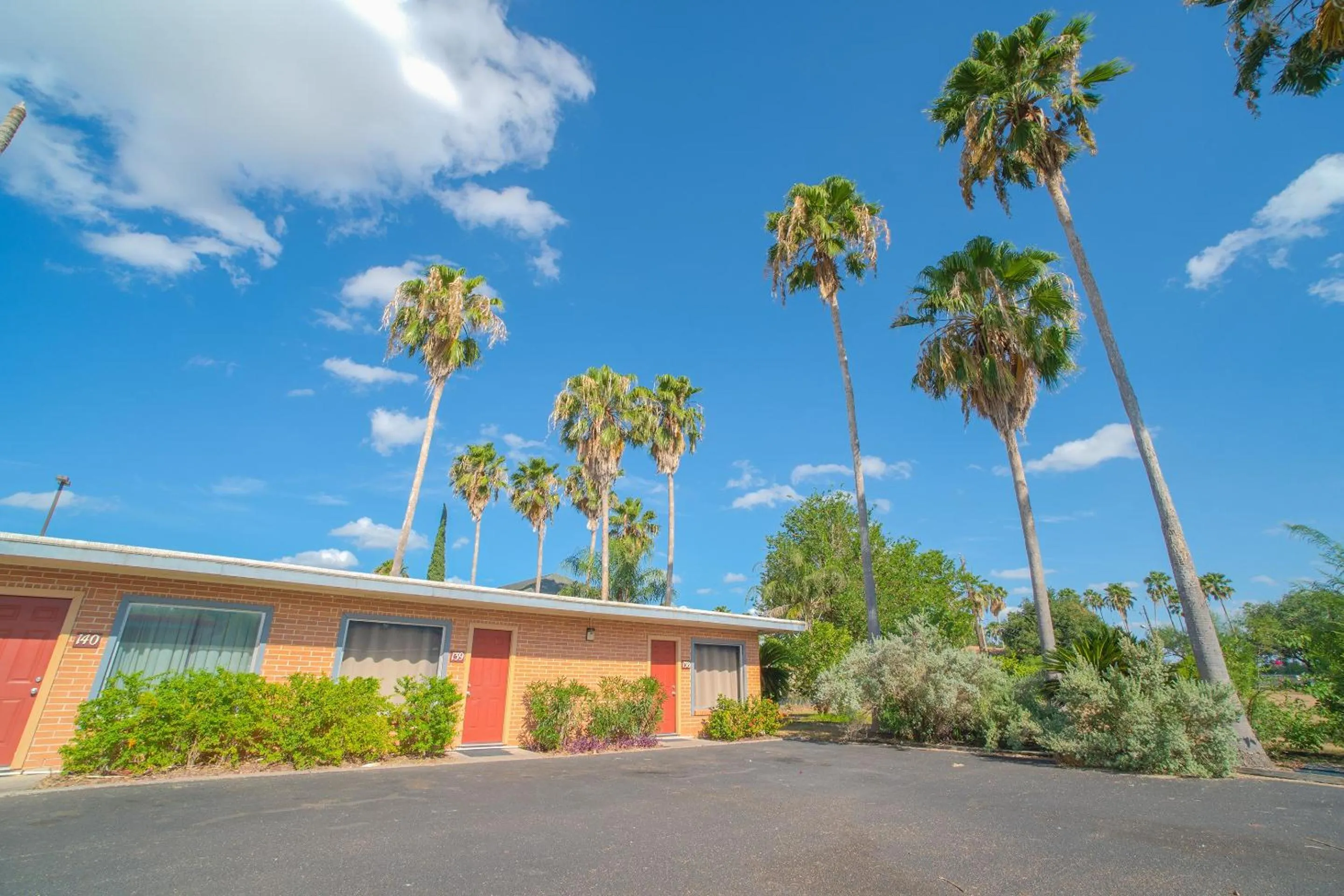 Facade/entrance in Vali Ho Motel By OYO Weslaco Mercedes