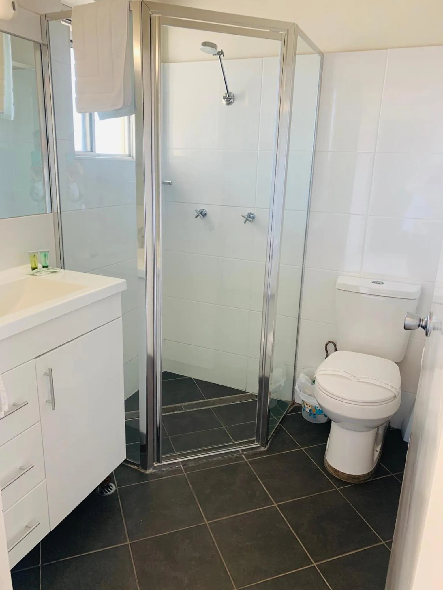 Zorba Waterfront Motel