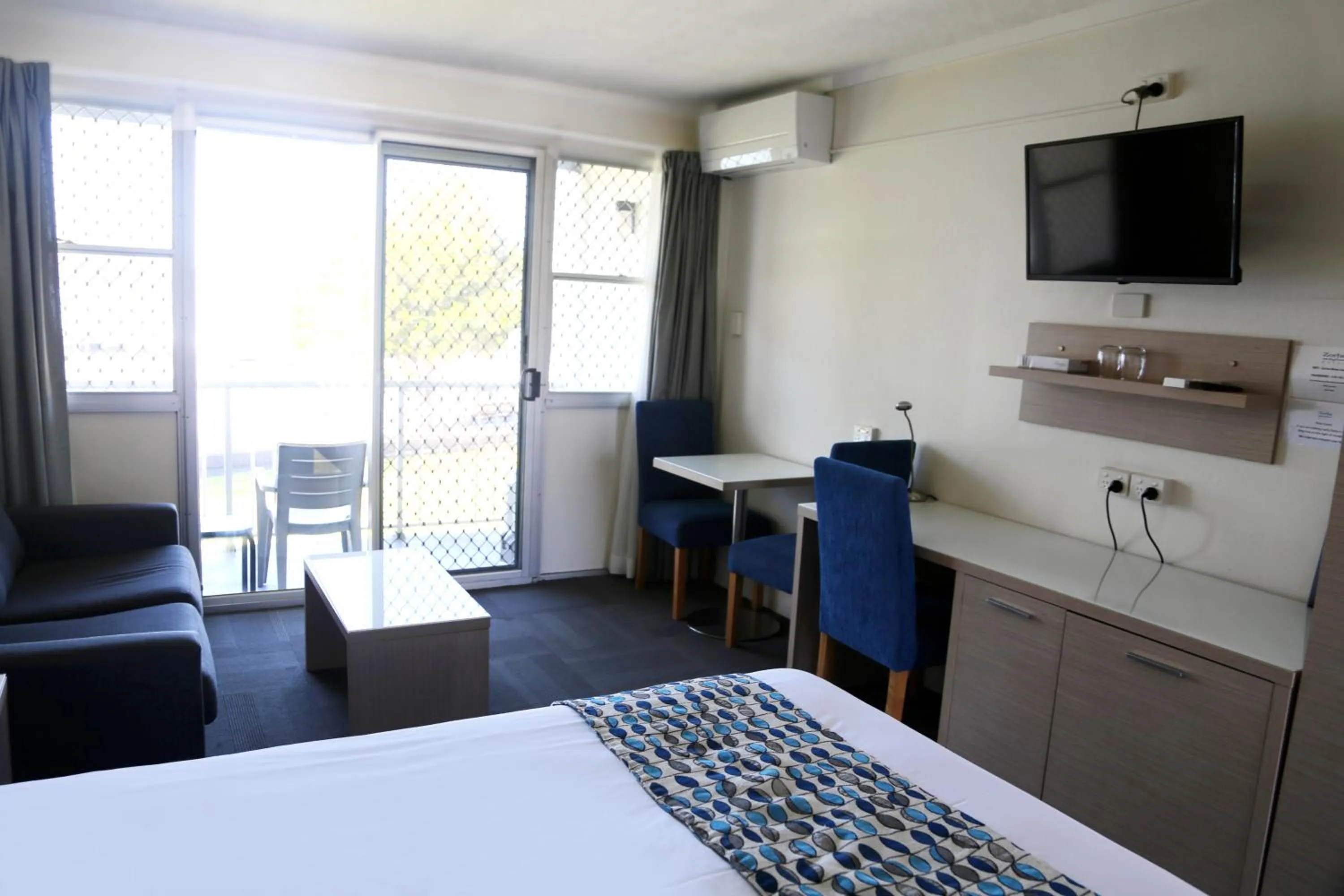 Bed in Zorba Waterfront Motel