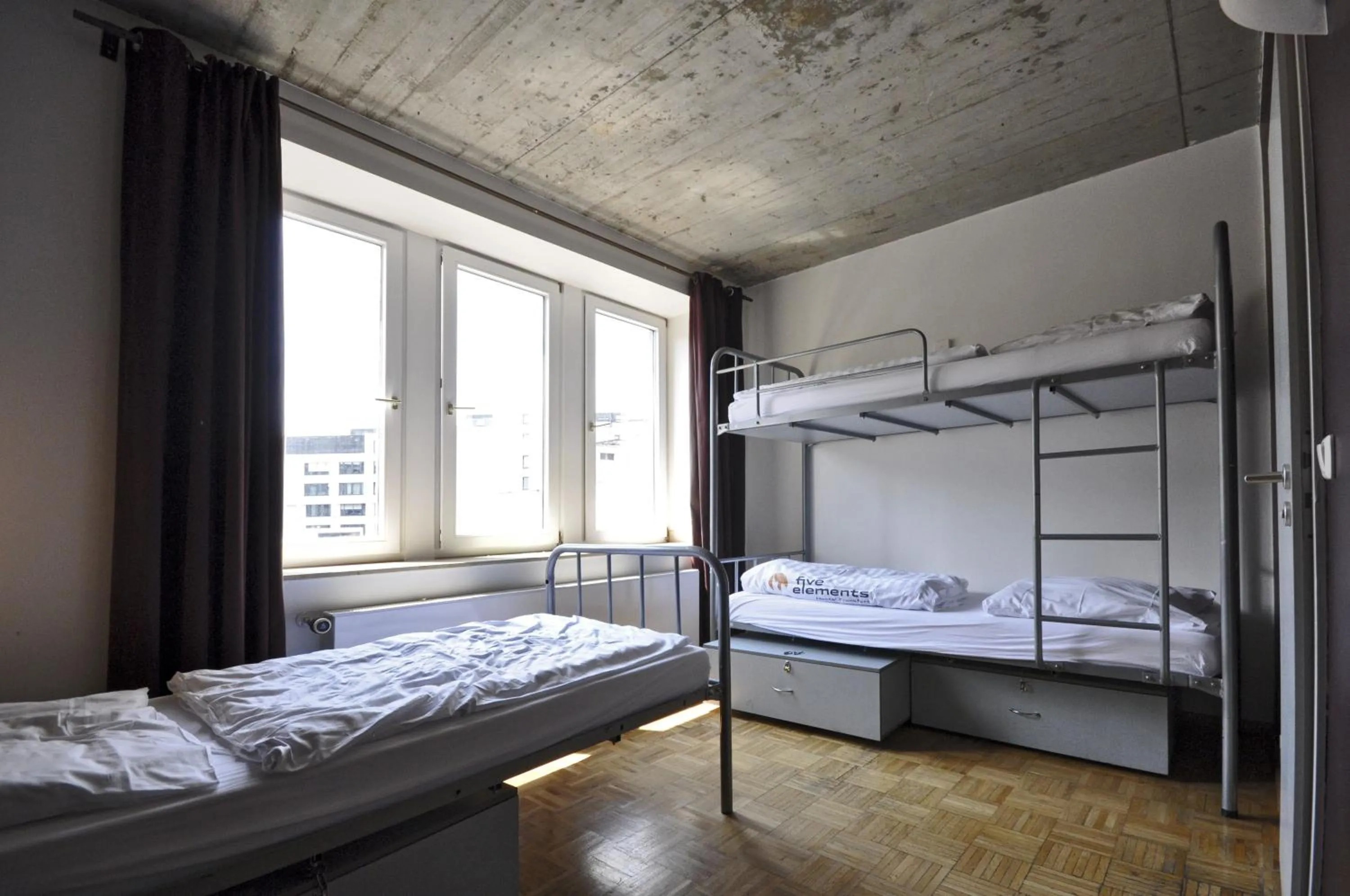 Bed in Five Elements Hostel and Capsules Frankfurt