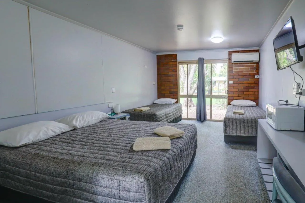Bed in Tambo Mill Motel & Caravan Park