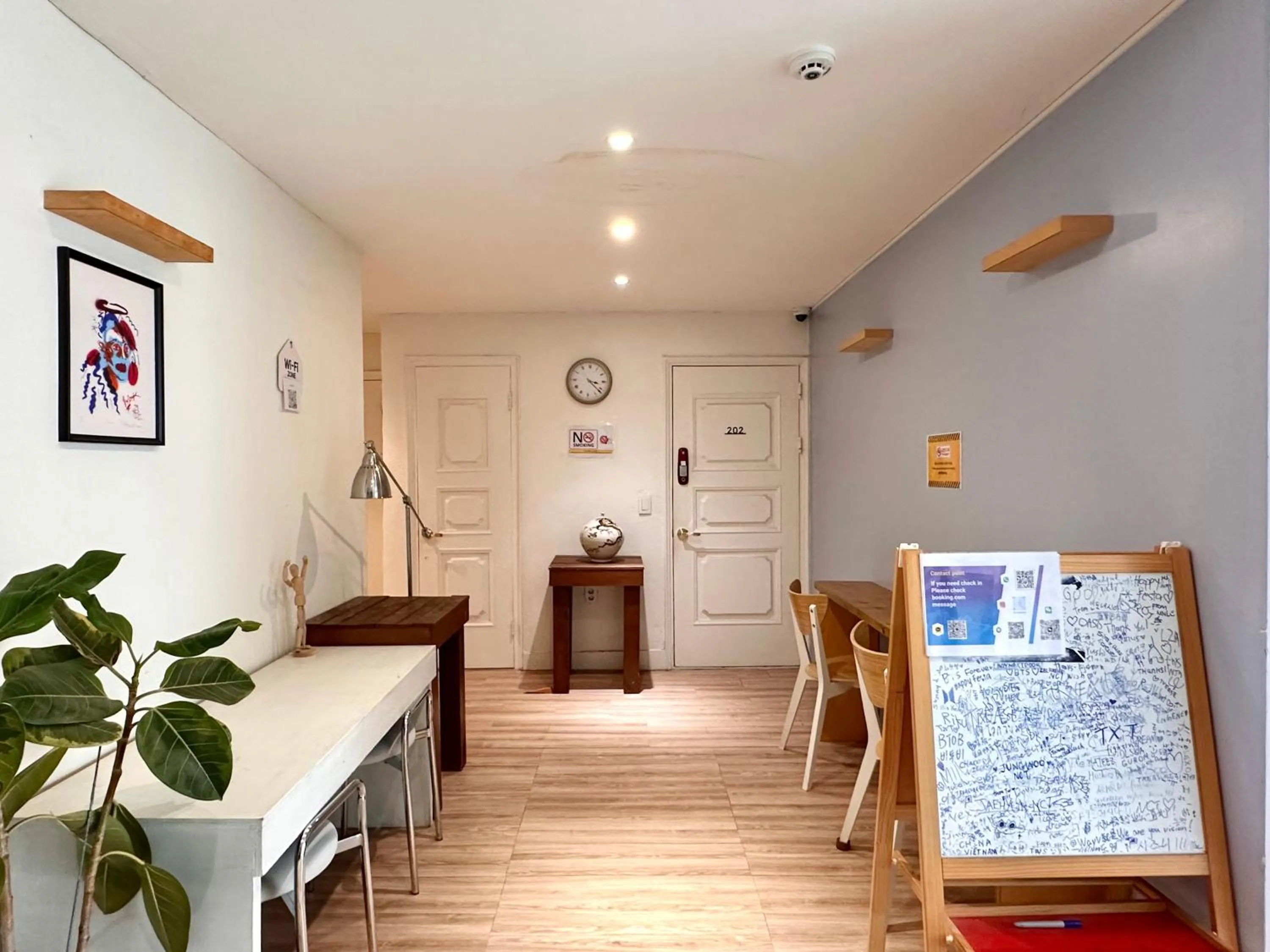 Seating area in SISnBRO Guesthouse