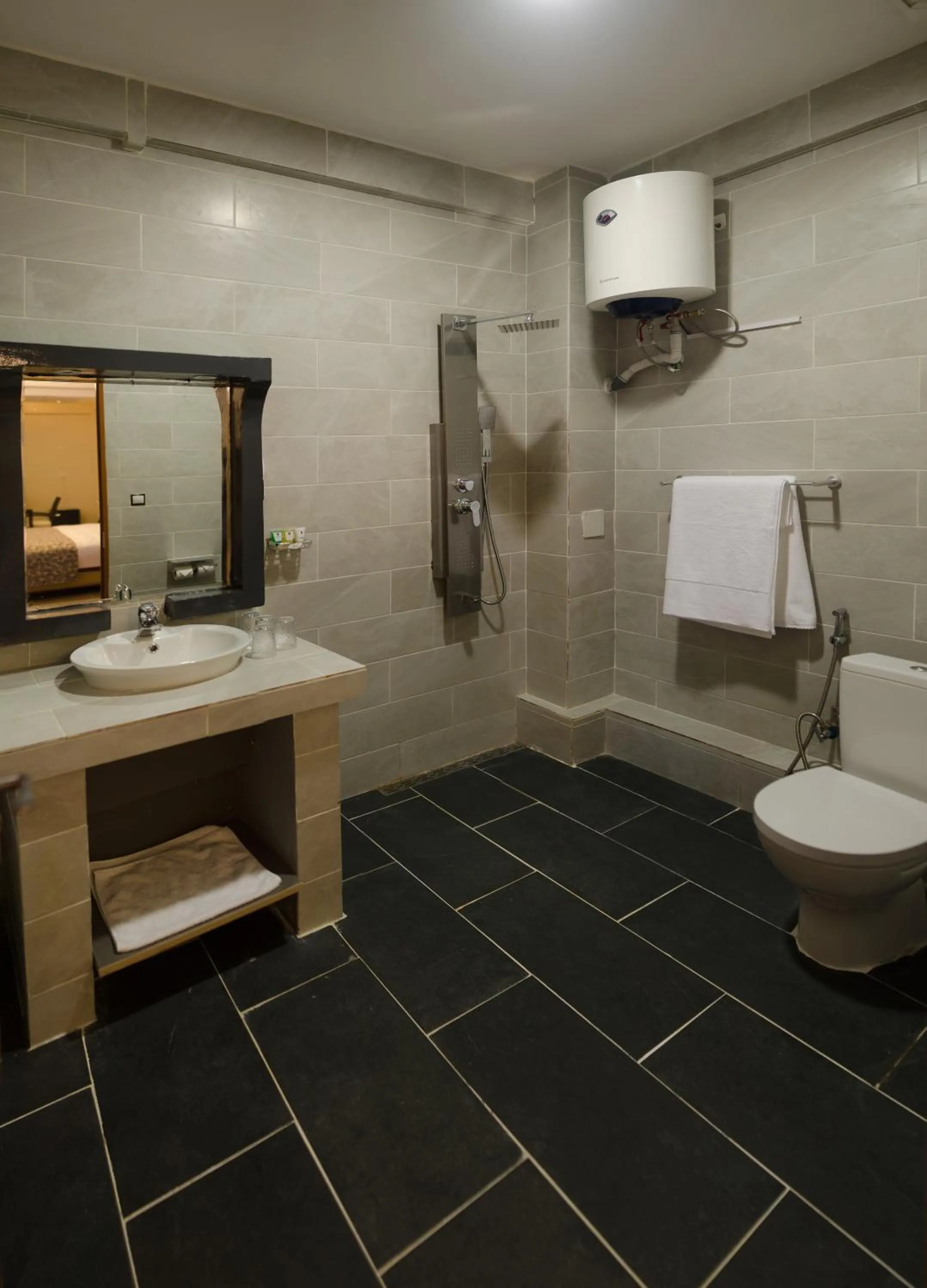 Bathroom in Hôtel MENABE'L