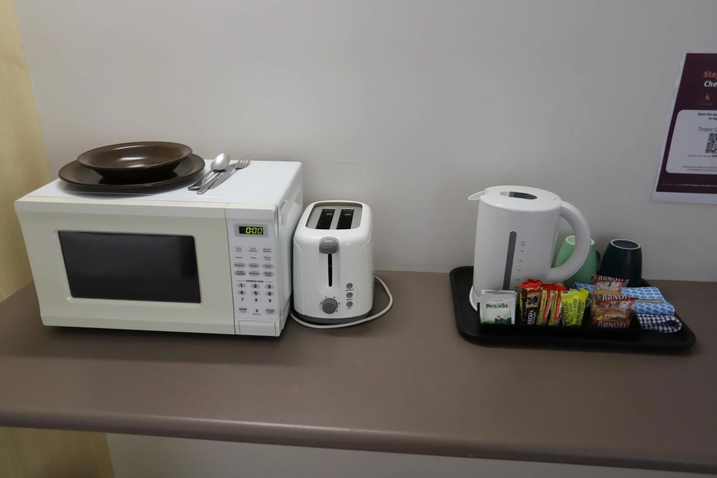 Coffee/tea facilities in Tropic Coast Motel