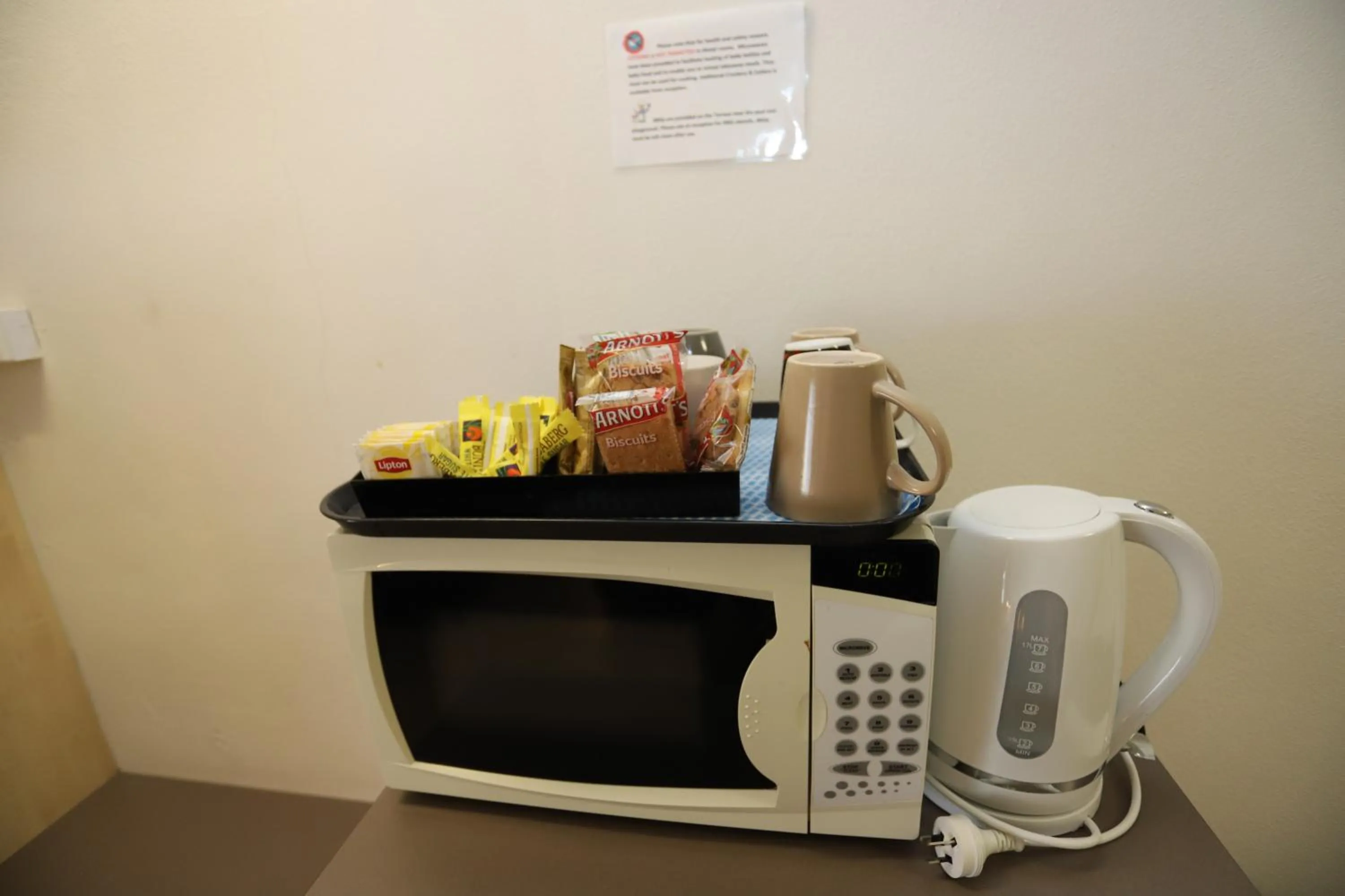 Coffee/tea facilities in Tropic Coast Motel