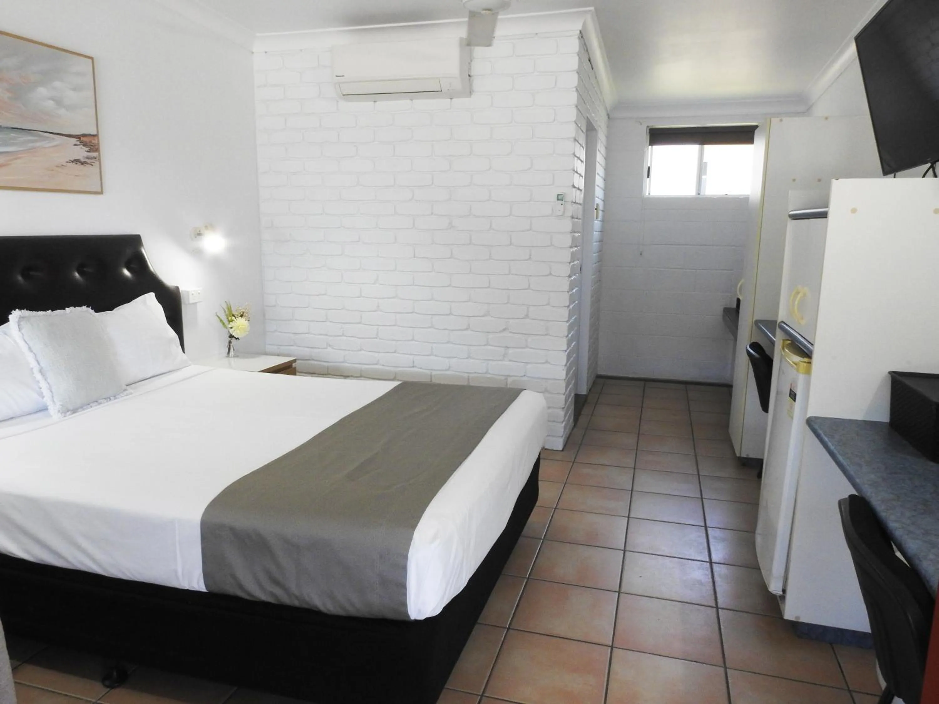 TV and multimedia, Bed in Tropic Coast Motel