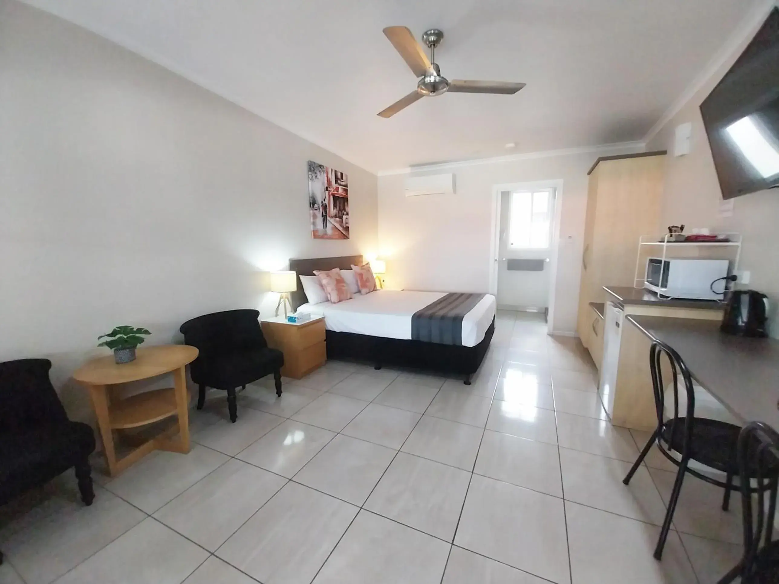 Executive Queen Room in Tropic Coast Motel Executive Queen Room in Tropic Coast Motel