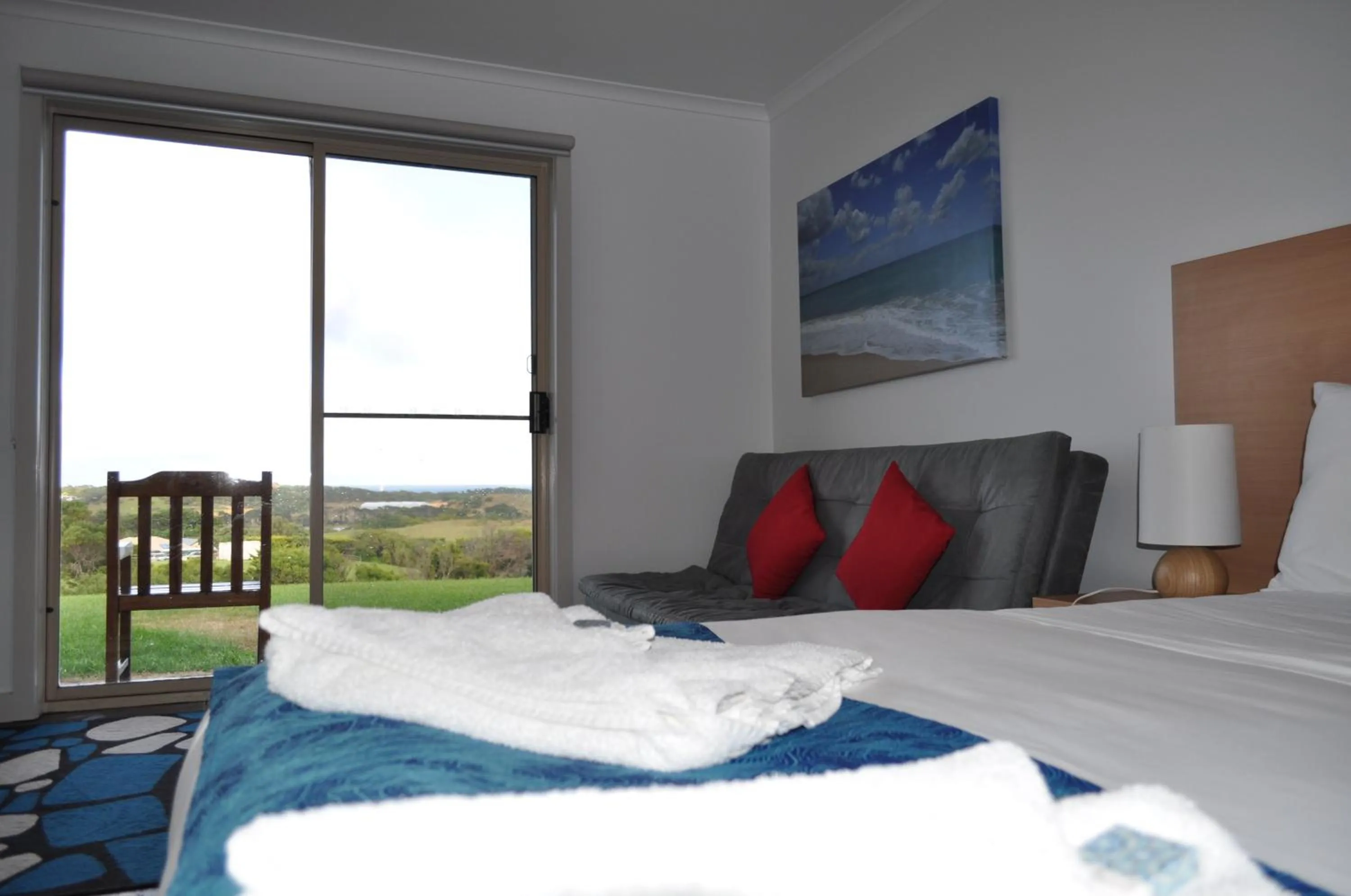 Bed in Island Breeze Motel