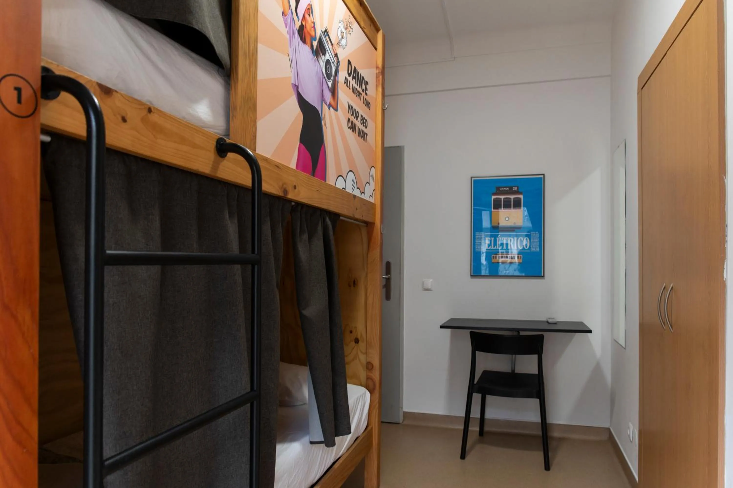 Photo of the whole room, Bed in WOT Nomad Social