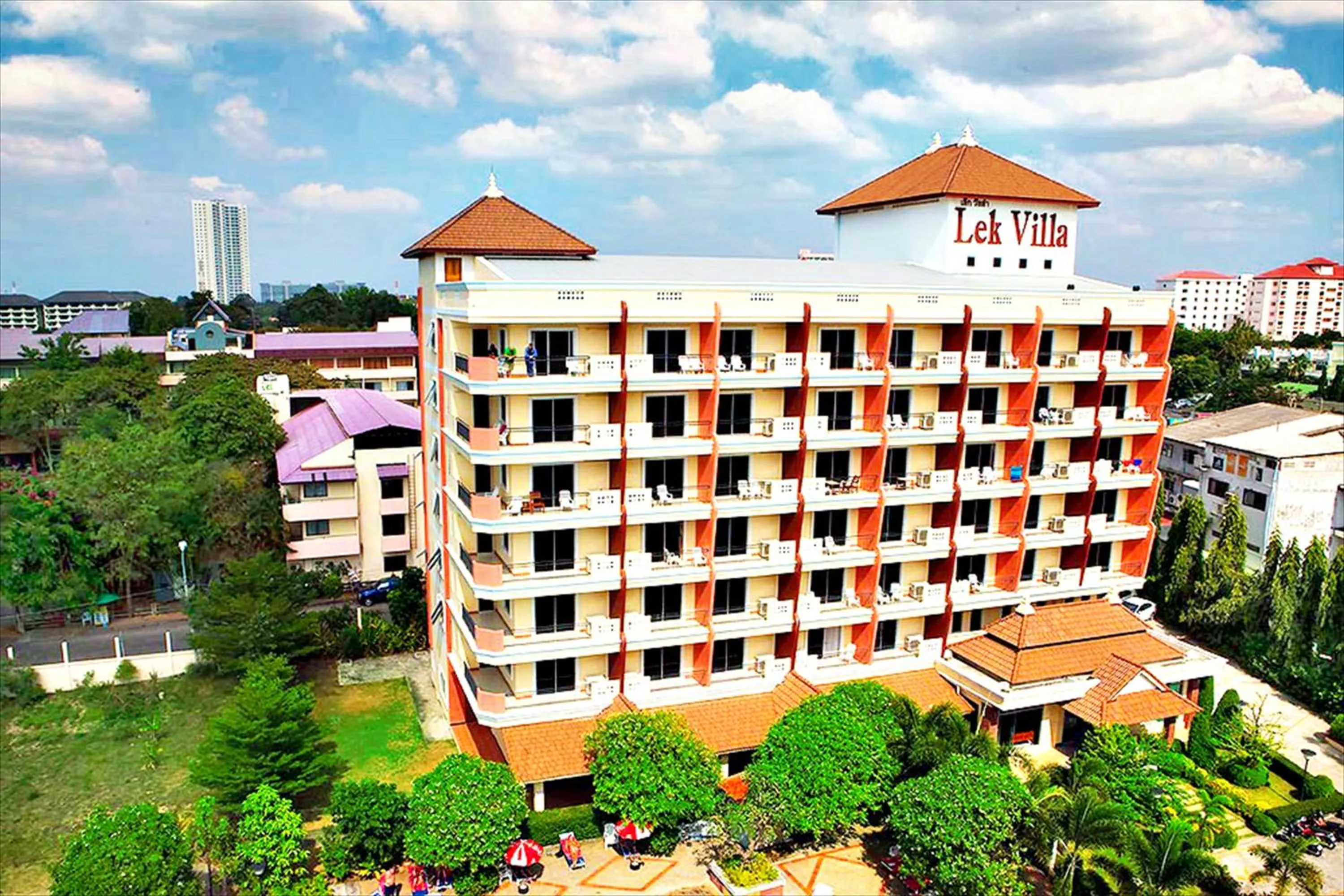 Facade/entrance in Lek Villa