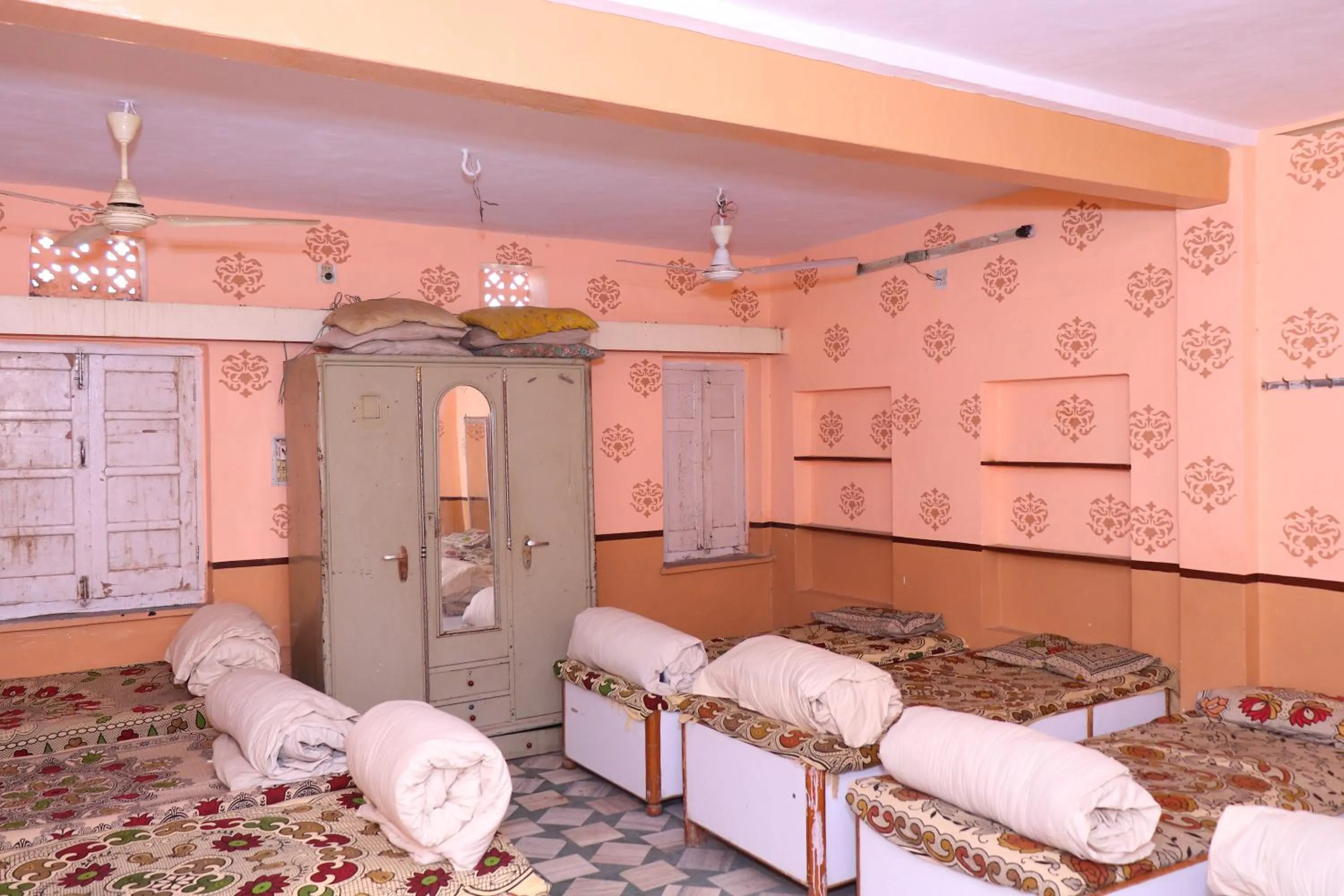 Living room, Bed in Jamna Vilas Guest House and Restaurant