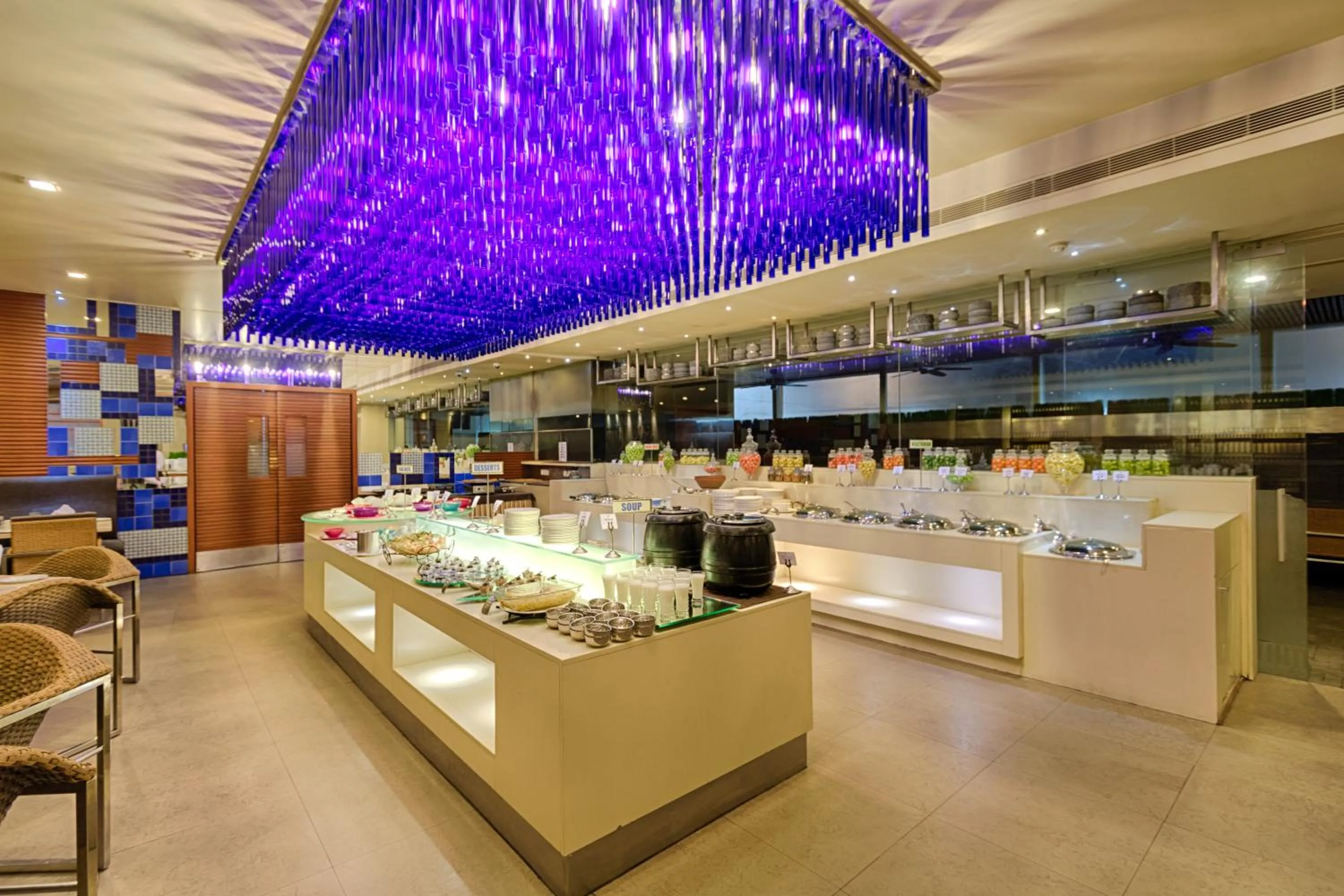 Restaurant/places to eat in Quality Hotel D V Manor