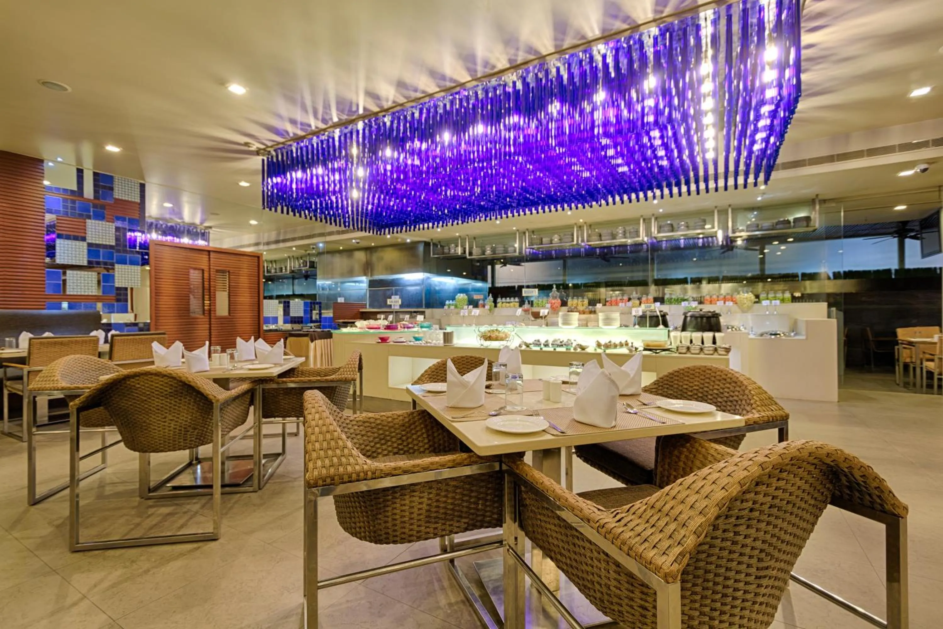 Restaurant/places to eat in Quality Hotel D V Manor