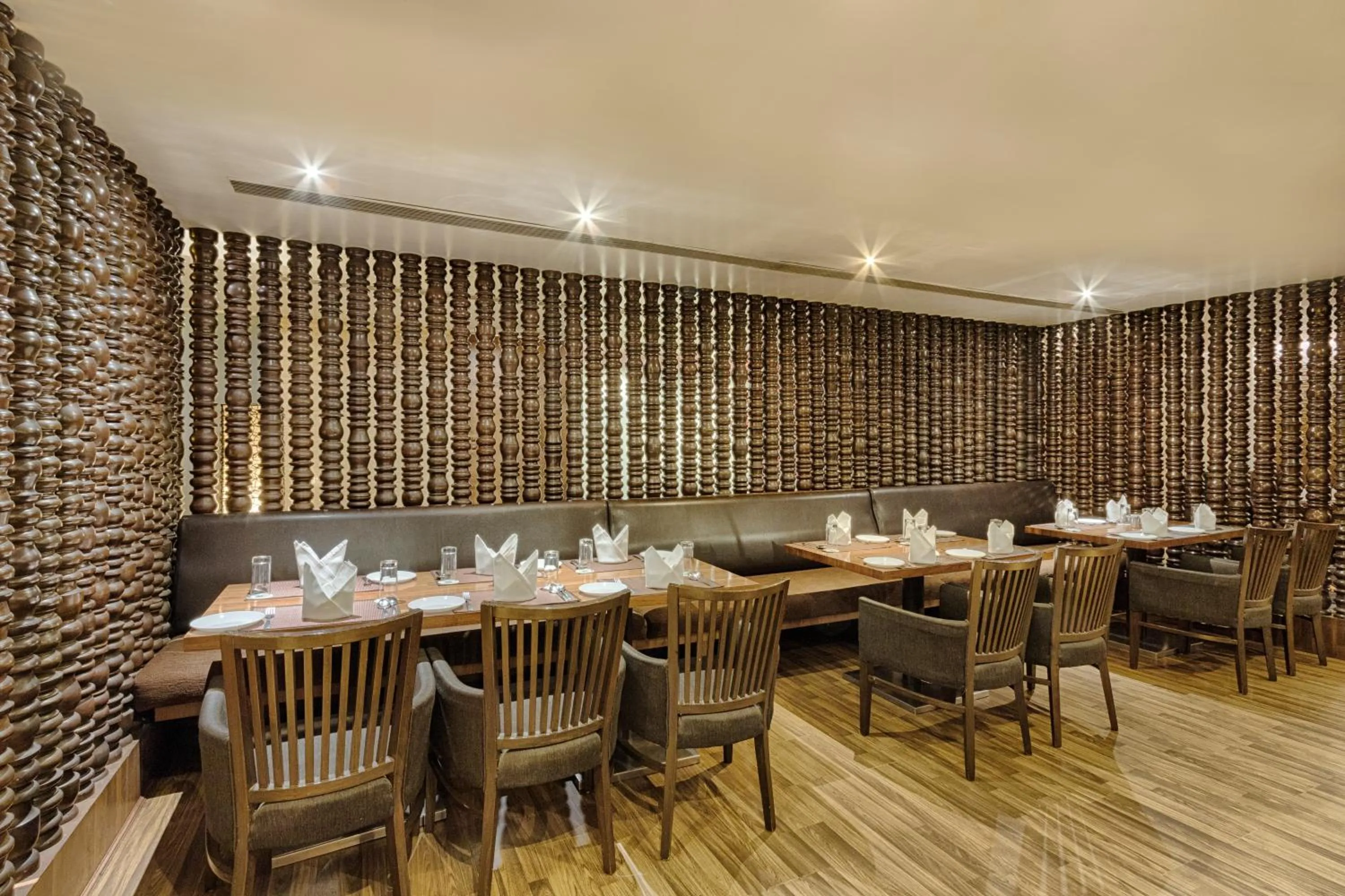 Restaurant/places to eat in Quality Hotel D V Manor