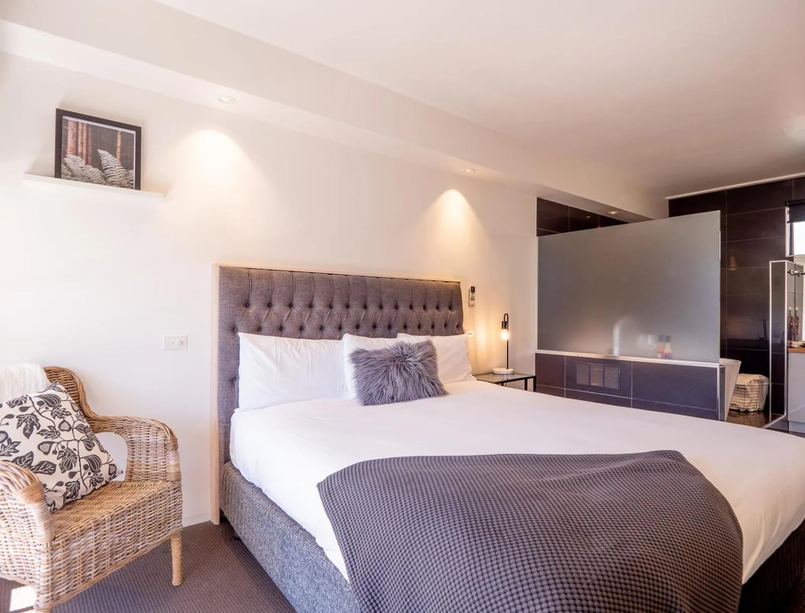 Bed in Tower Motel Marysville